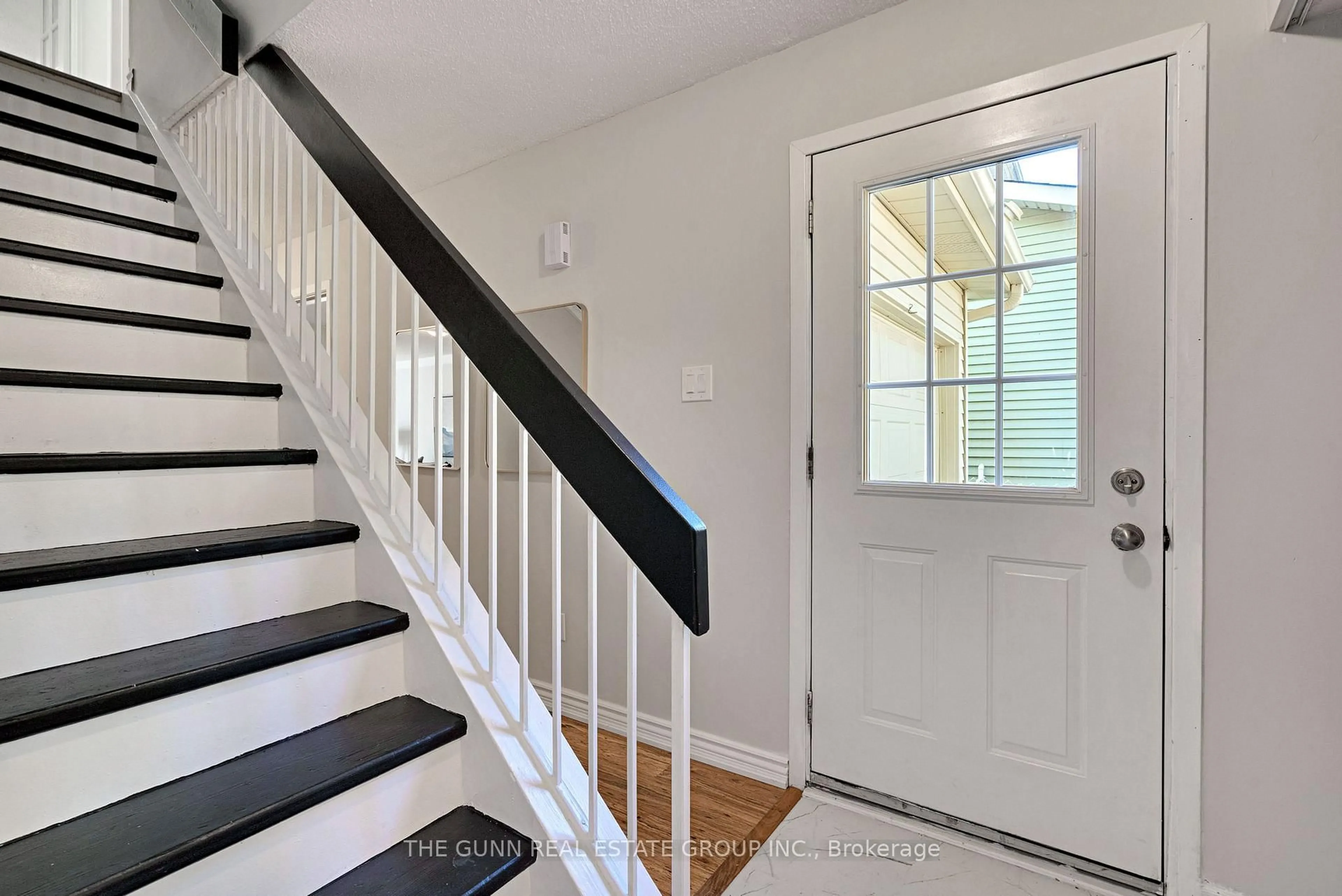 Indoor entryway for 6 Olympic Cres, London North Ontario N6G 3P6