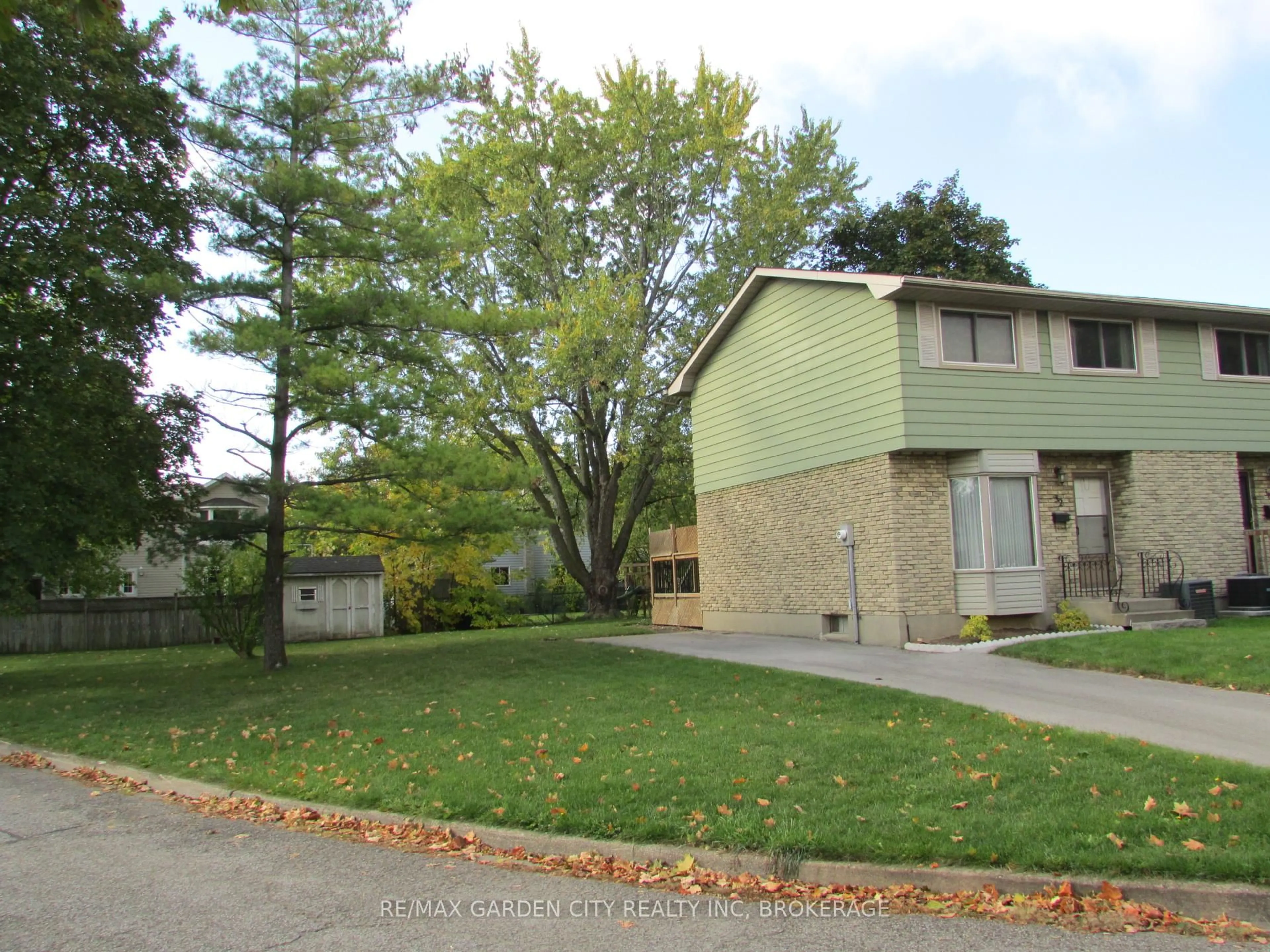 Unknown for 32 Greystone Cres, St. Catharines Ontario L2N 6P2
