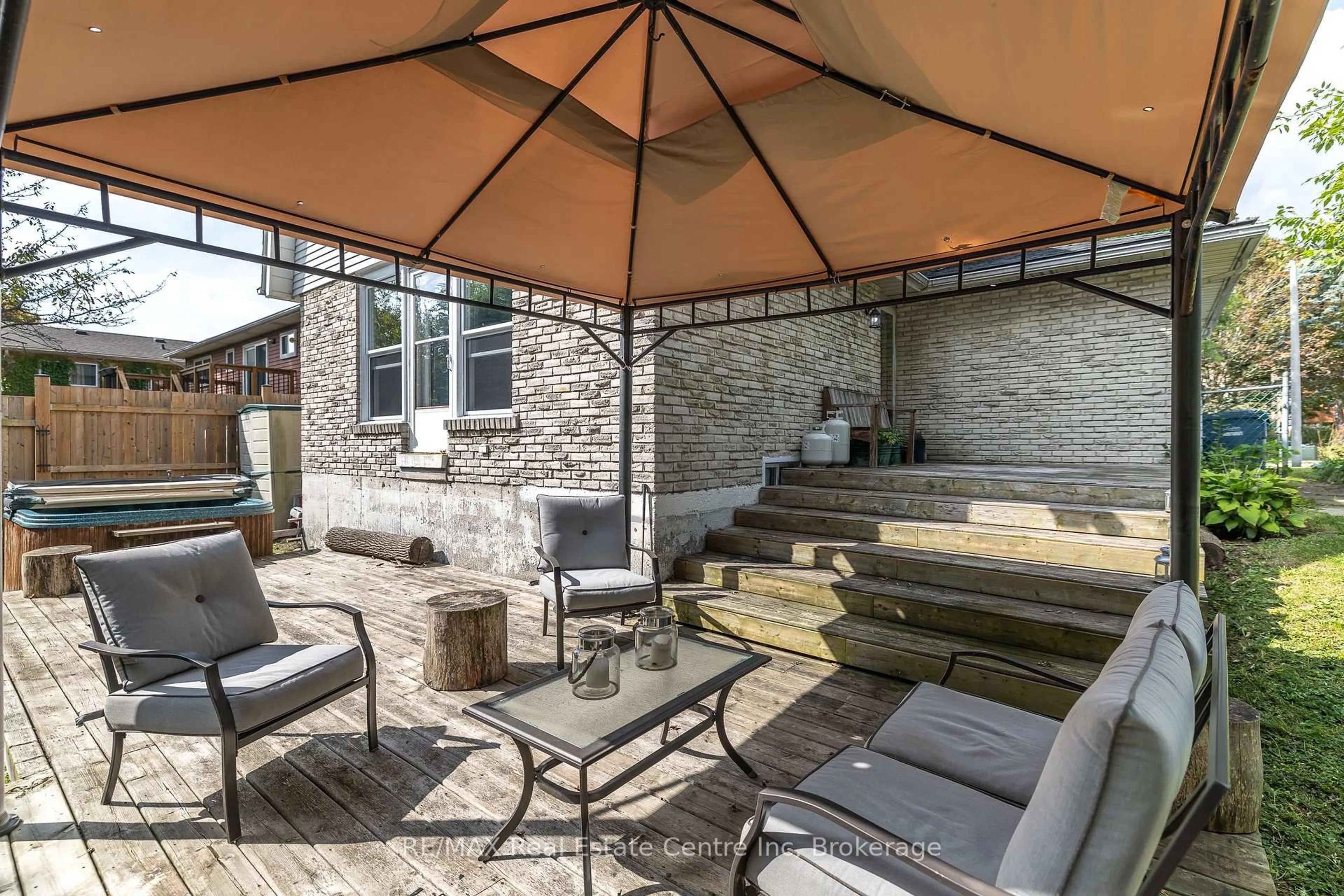 Patio, unknown for 34 Woodridge Dr, Guelph Ontario N1H 7E2