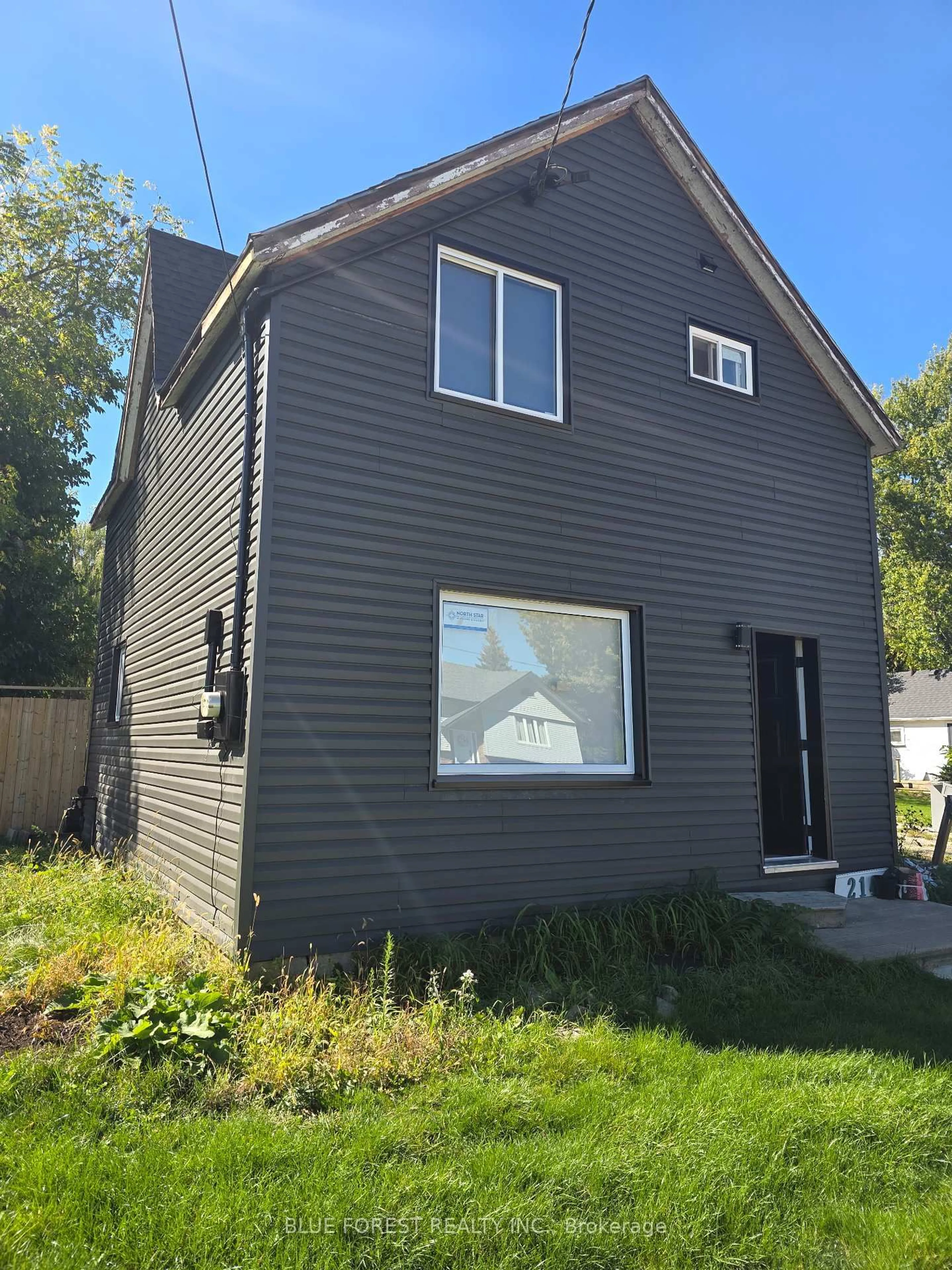 Home with vinyl exterior material, unknown for 214 Elizabeth St, Southwest Middlesex Ontario N0L 1M0