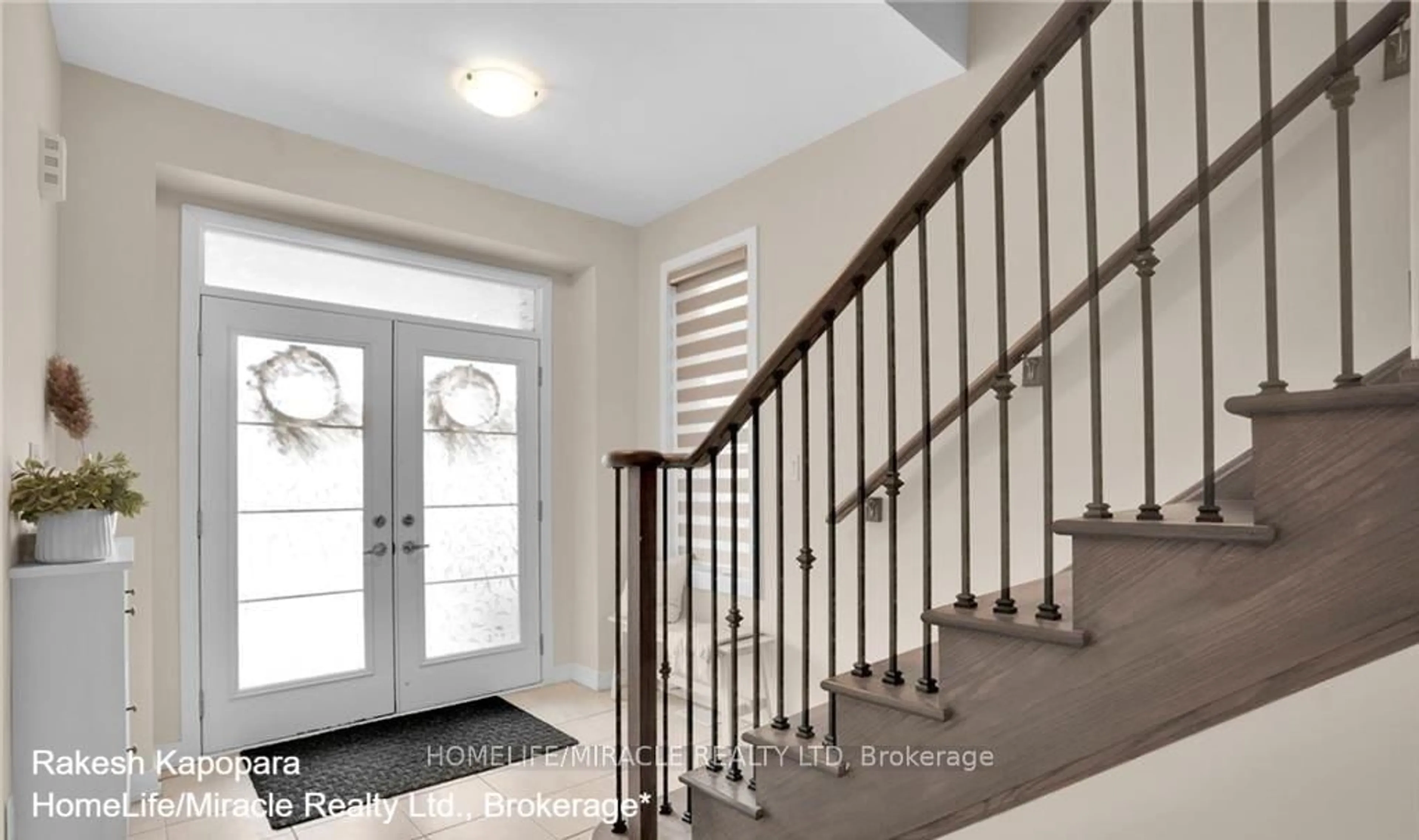Indoor entryway for 99 Sunflower Cres, Thorold Ontario L3B 0E9