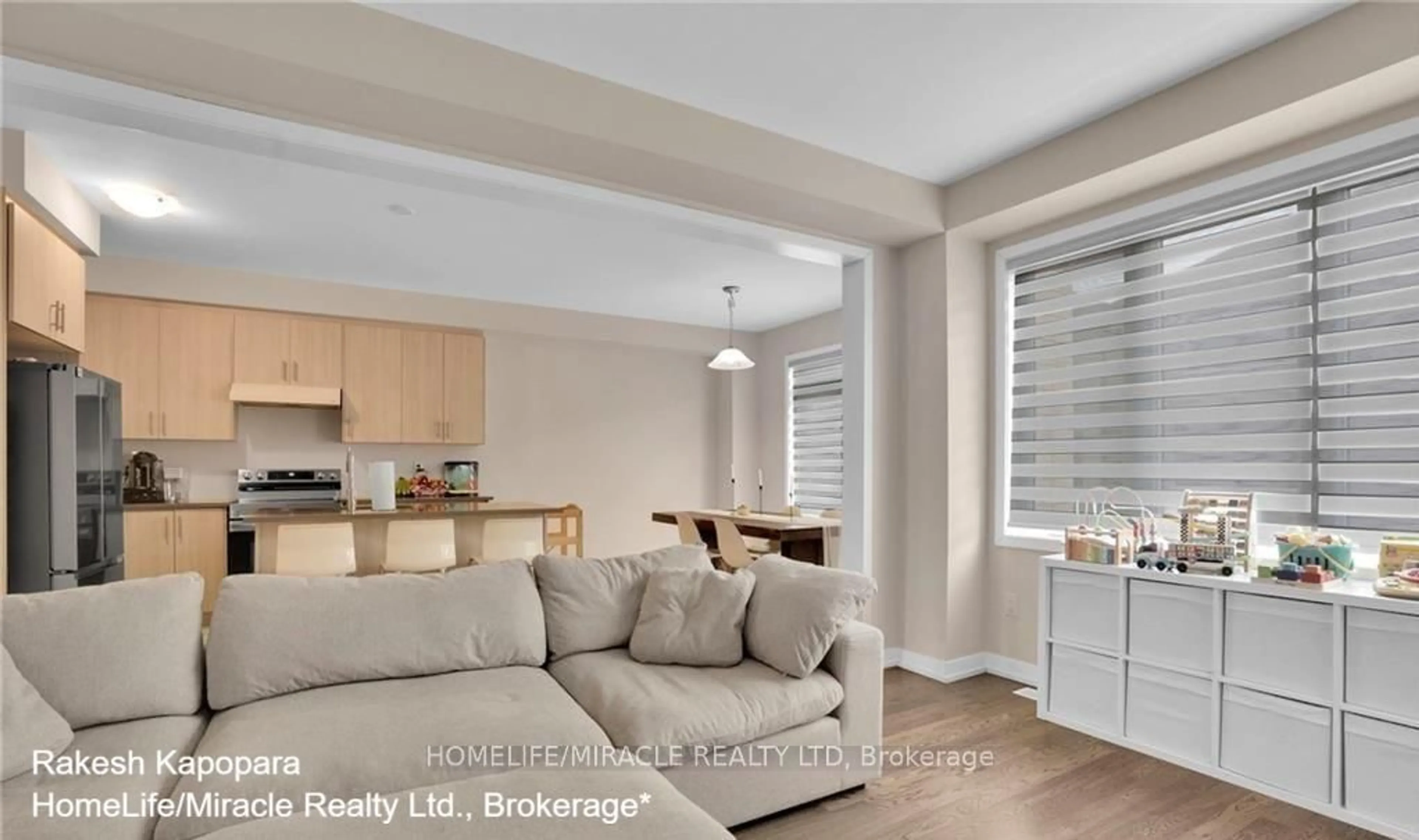 Living room with furniture, wood/laminate floor for 99 Sunflower Cres, Thorold Ontario L3B 0E9