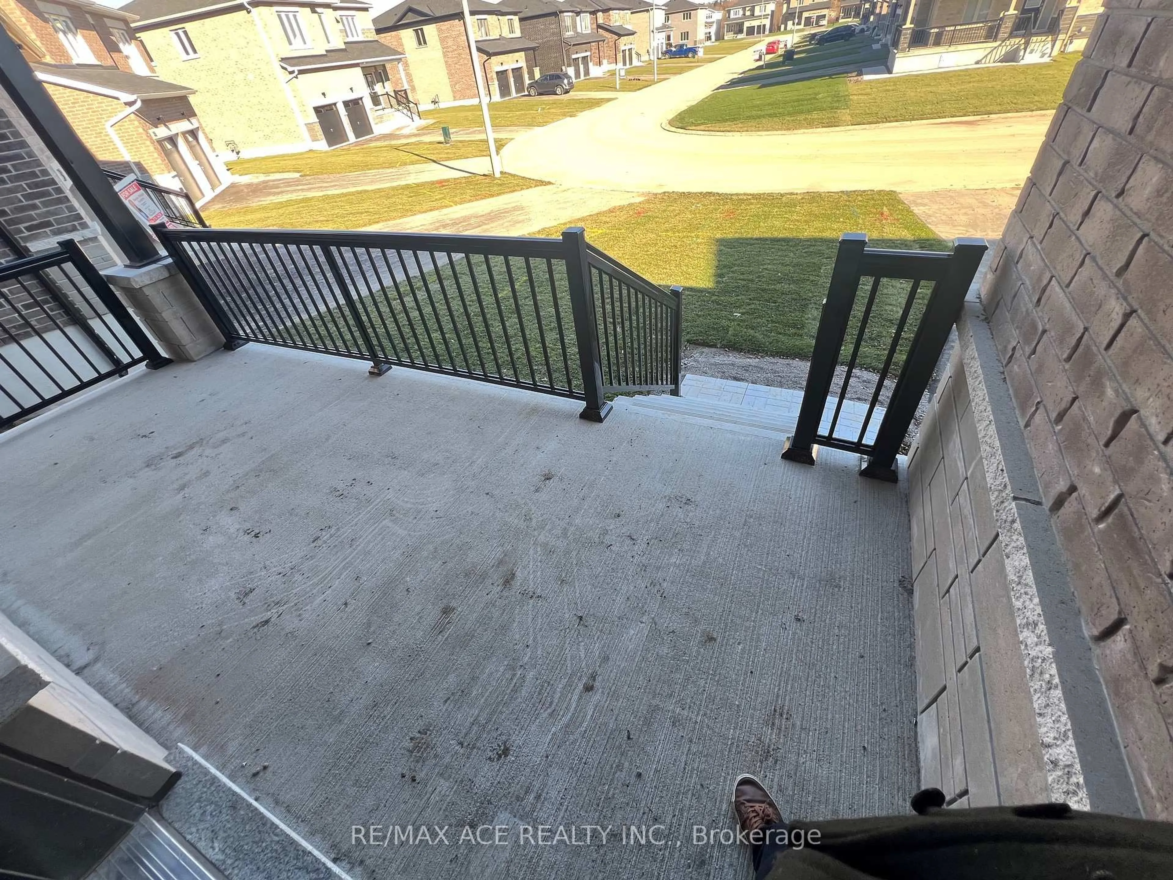 A pic from outside/outdoor area/front of a property/back of a property/a pic from drone, city buildings view from balcony for 43 Tulip Cres, Norfolk Ontario N3Y 0G8