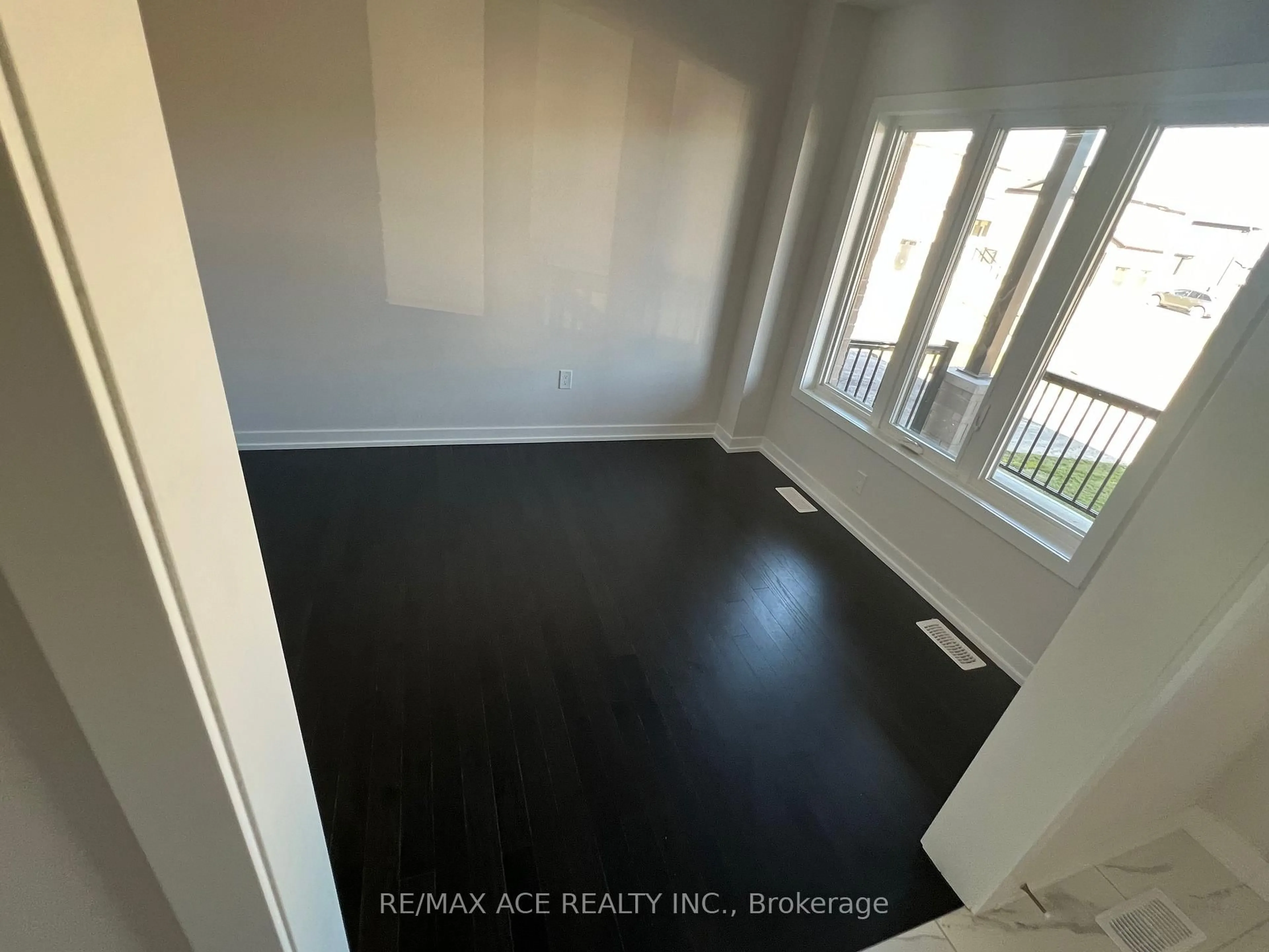 A pic of a room for 43 Tulip Cres, Norfolk Ontario N3Y 0G8