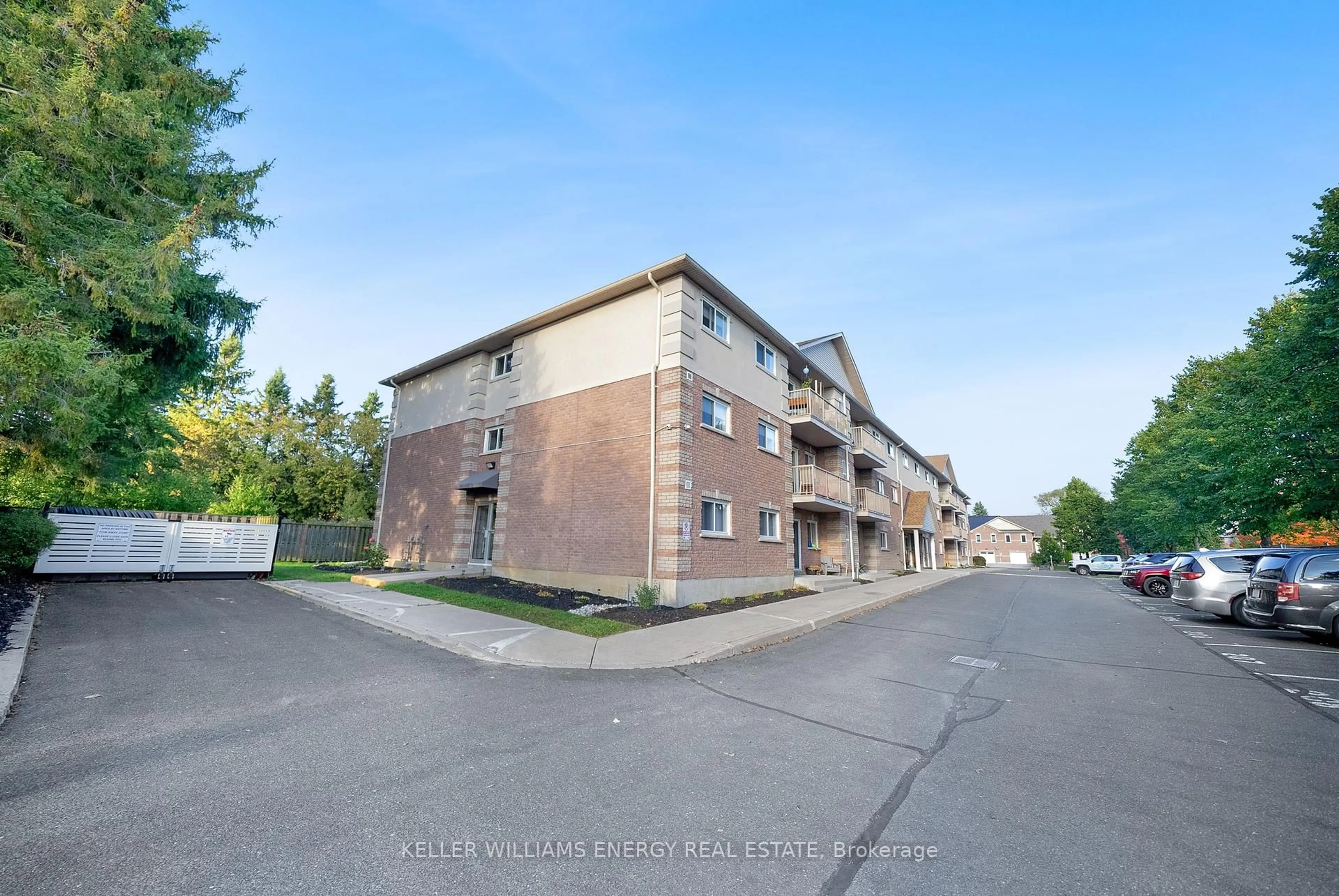 Patio, street for 841 Battell St #208, Cobourg Ontario K9A 0B9
