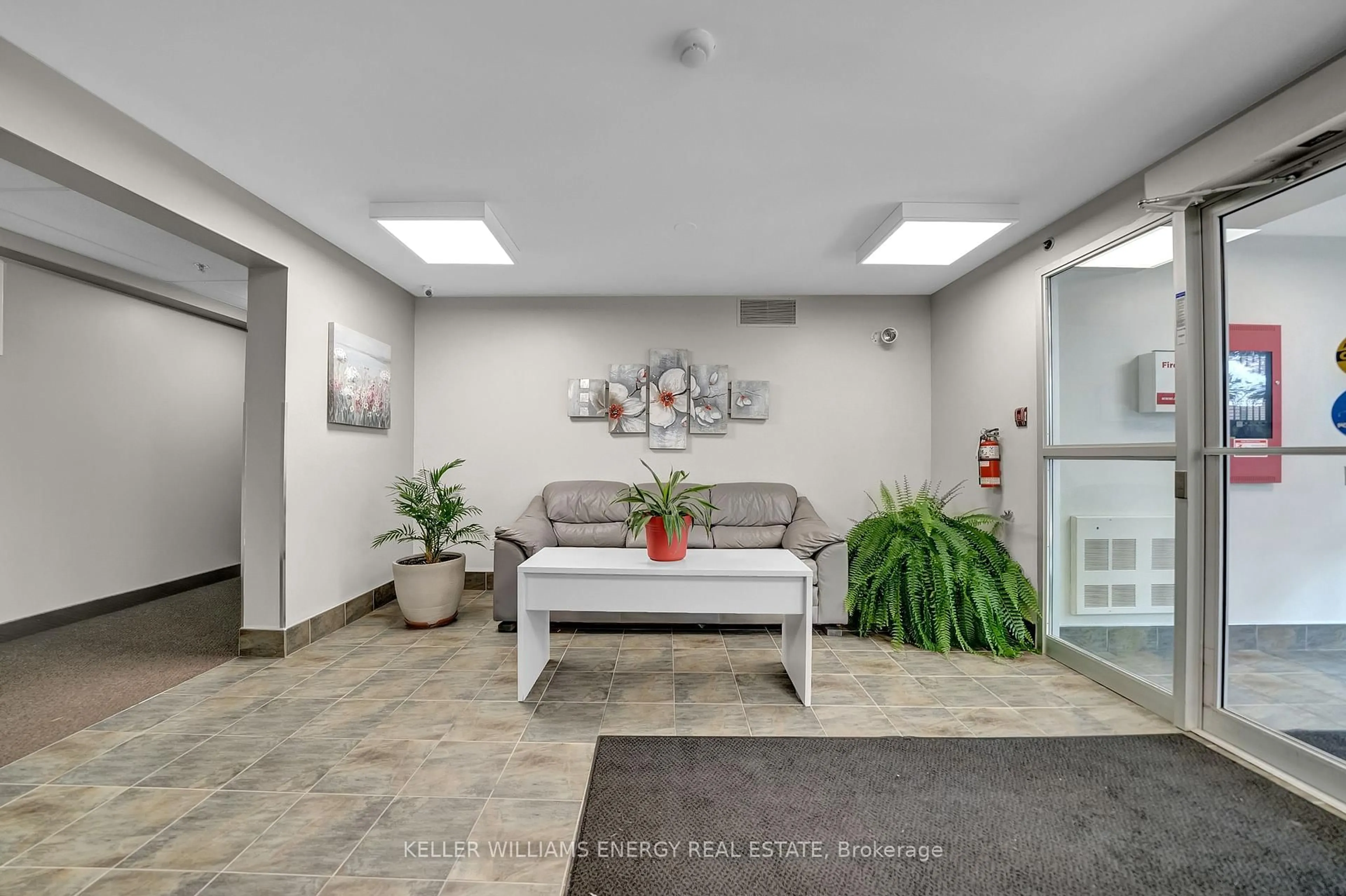 Indoor foyer for 841 Battell St #208, Cobourg Ontario K9A 0B9