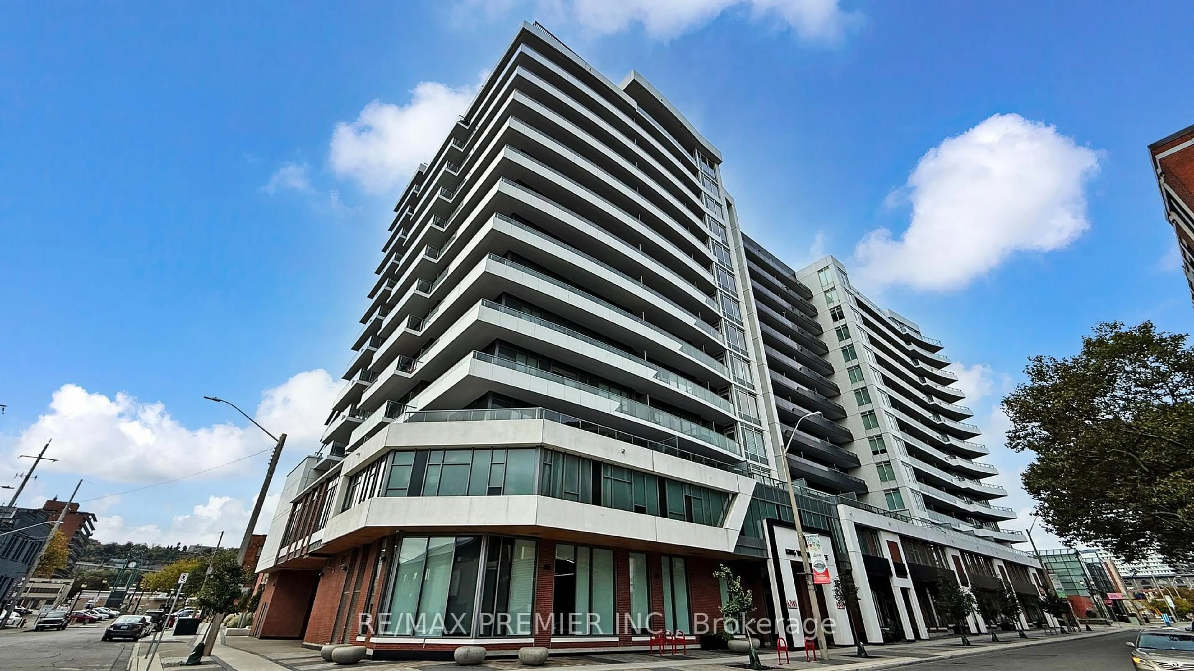 Indoor foyer for 212 King William St #922, Hamilton Ontario L8R 0A7