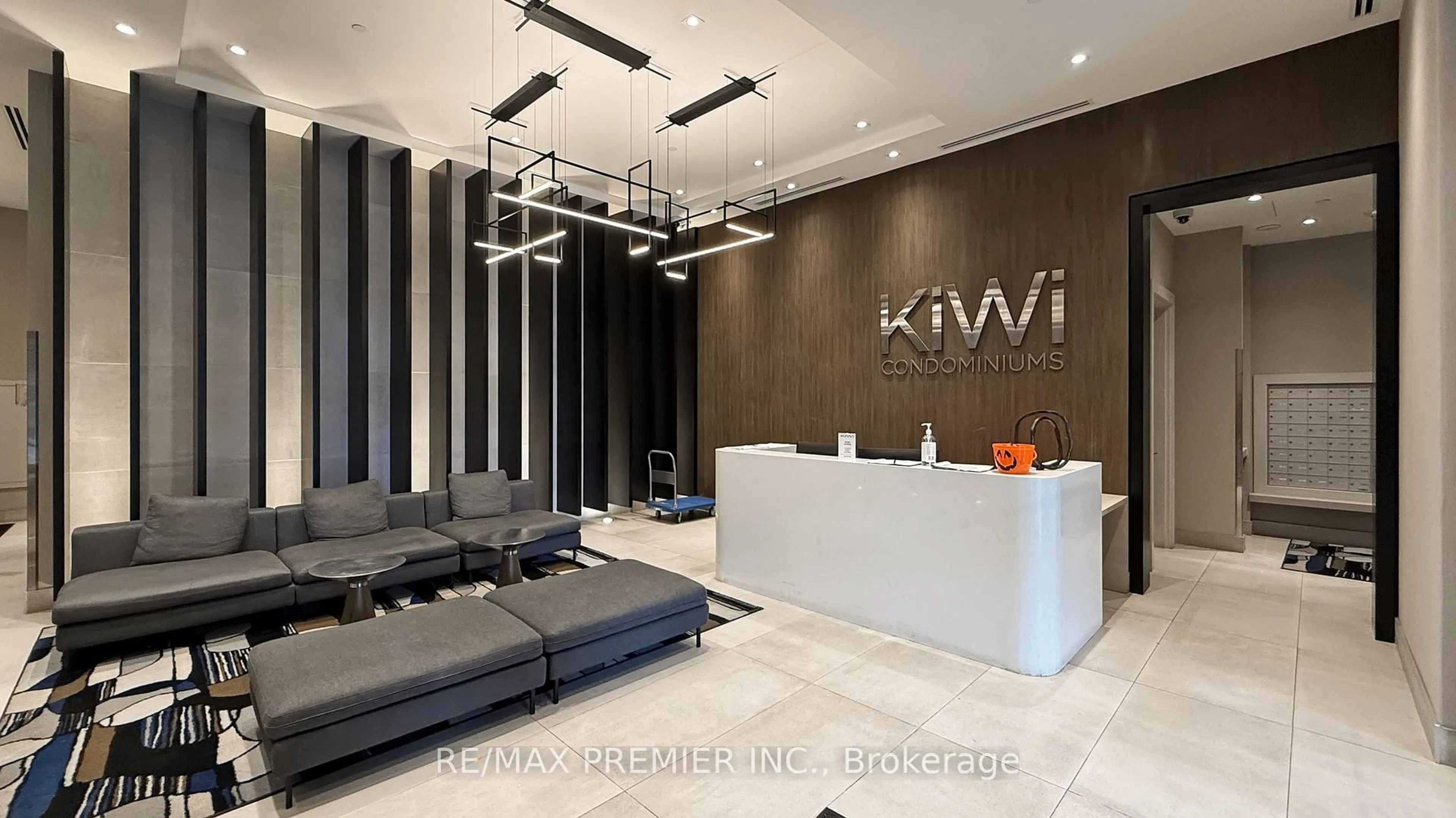Lobby for 212 King William St #922, Hamilton Ontario L8R 0A7
