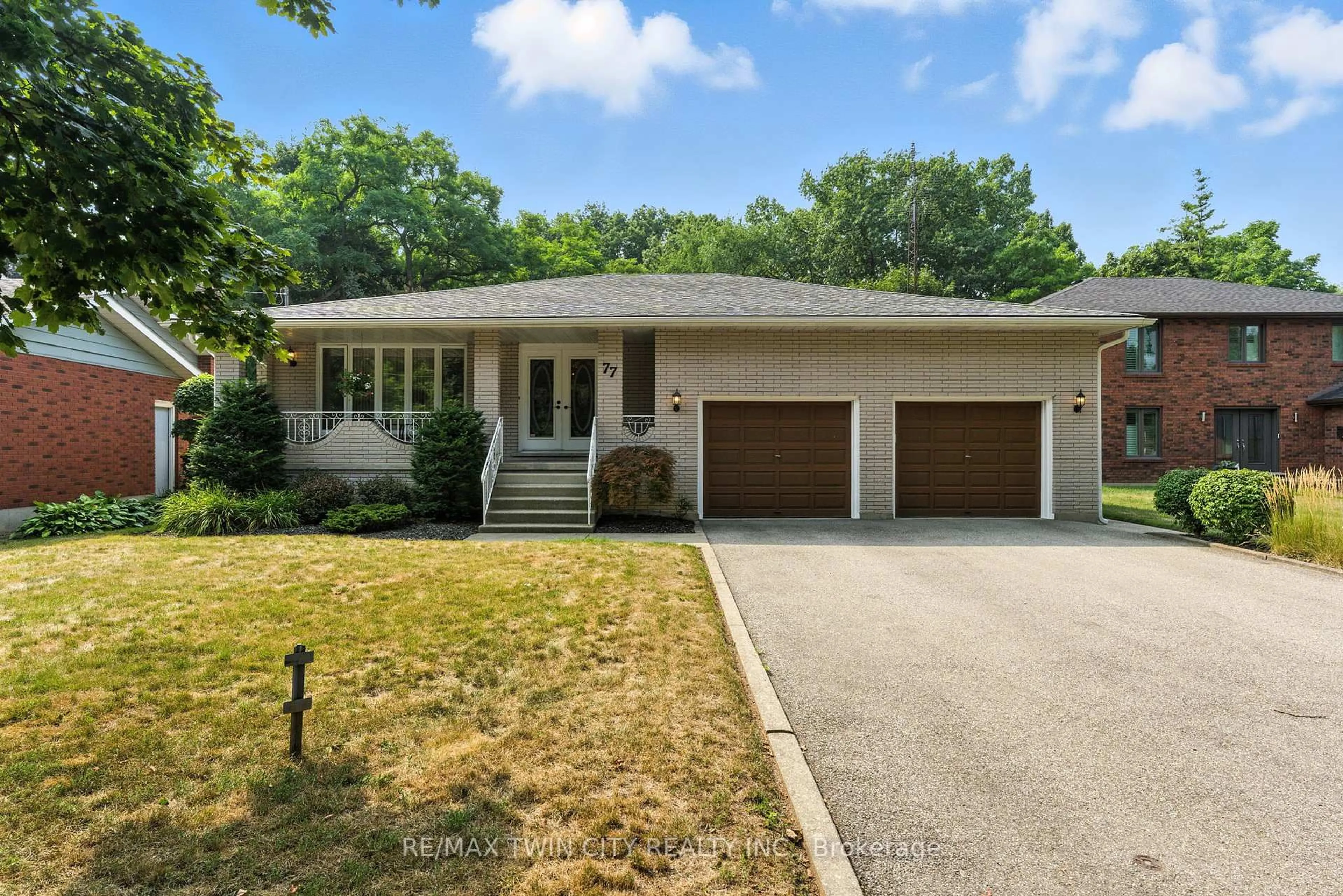 Home with vinyl exterior material, street for 77 Glenwood Dr, Brantford Ontario N3S 7N1