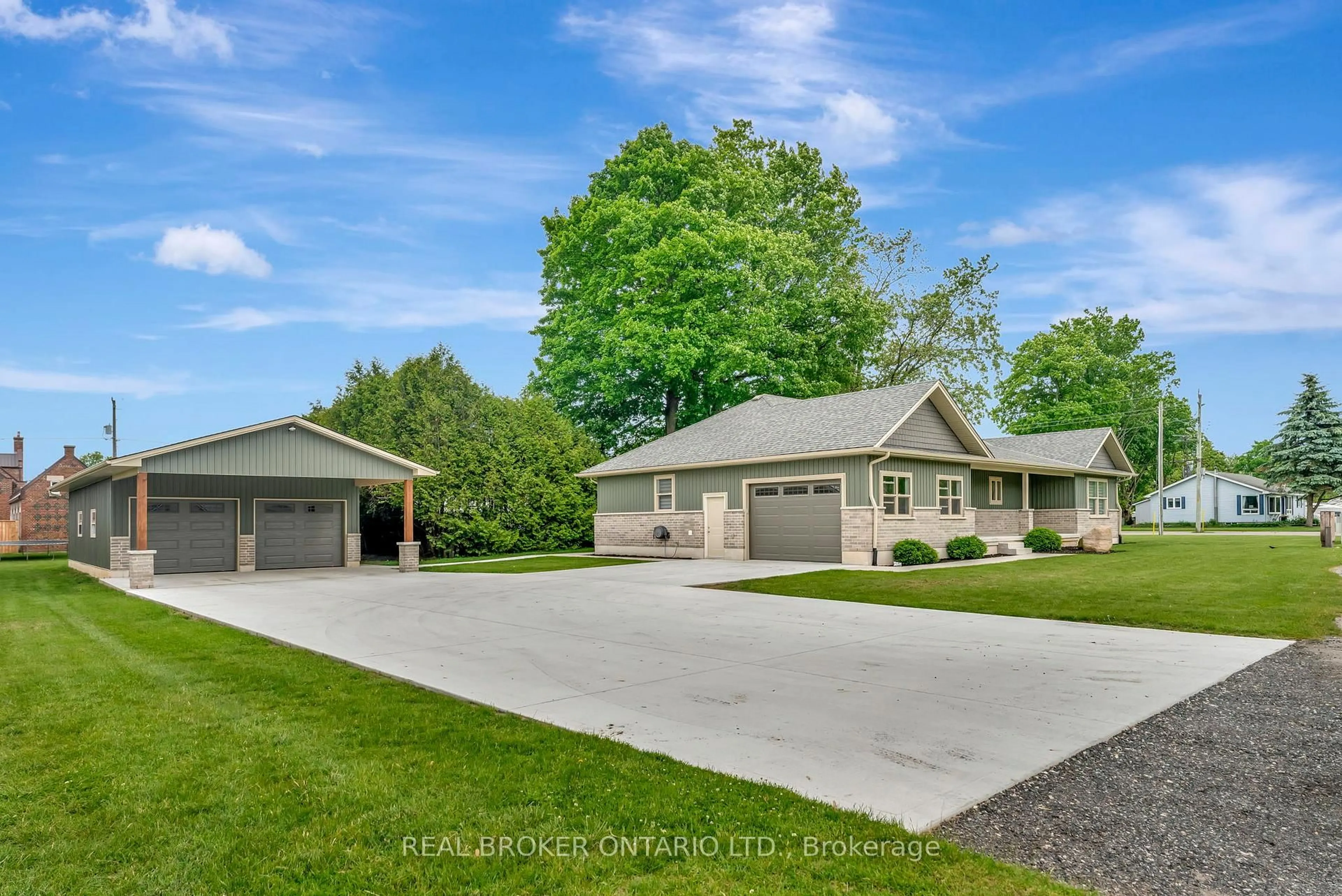 A pic from outside/outdoor area/front of a property/back of a property/a pic from drone, street for 12 Albert St, Norfolk Ontario N5V 2L8