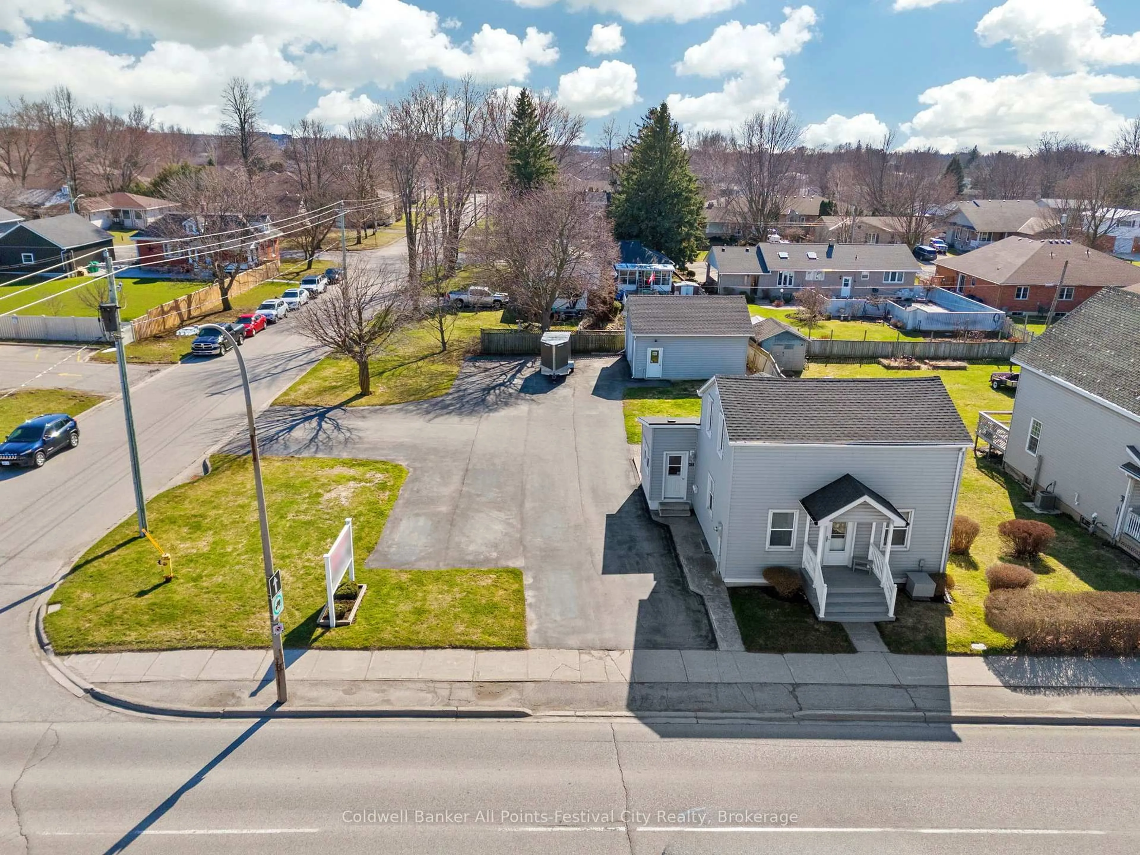 A pic from outside/outdoor area/front of a property/back of a property/a pic from drone, street for 264 Huron Rd, Goderich Ontario N7A 2Z9