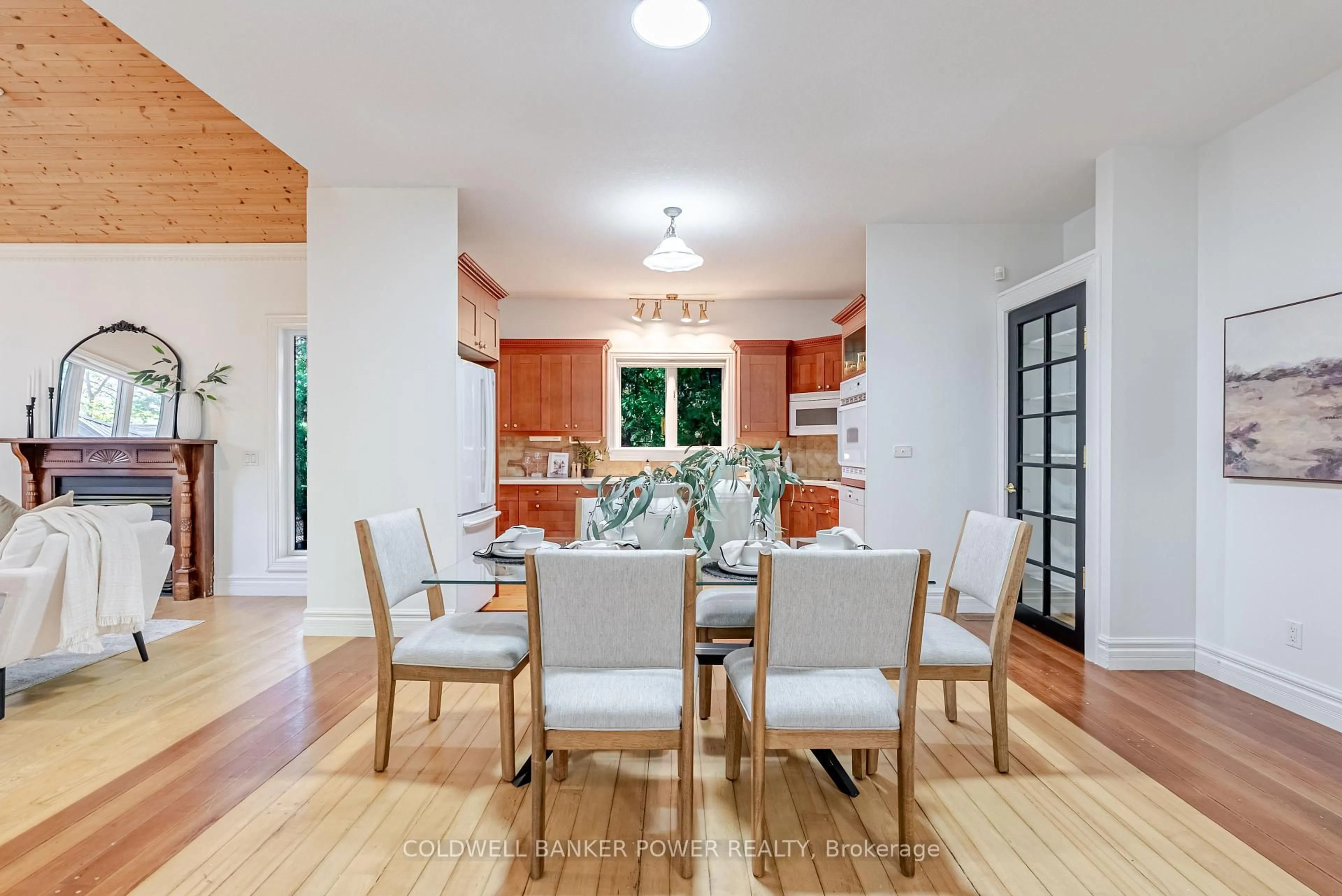 Dining room, wood/laminate floor for 370 Hazel Ave, London North Ontario N6H 3R6