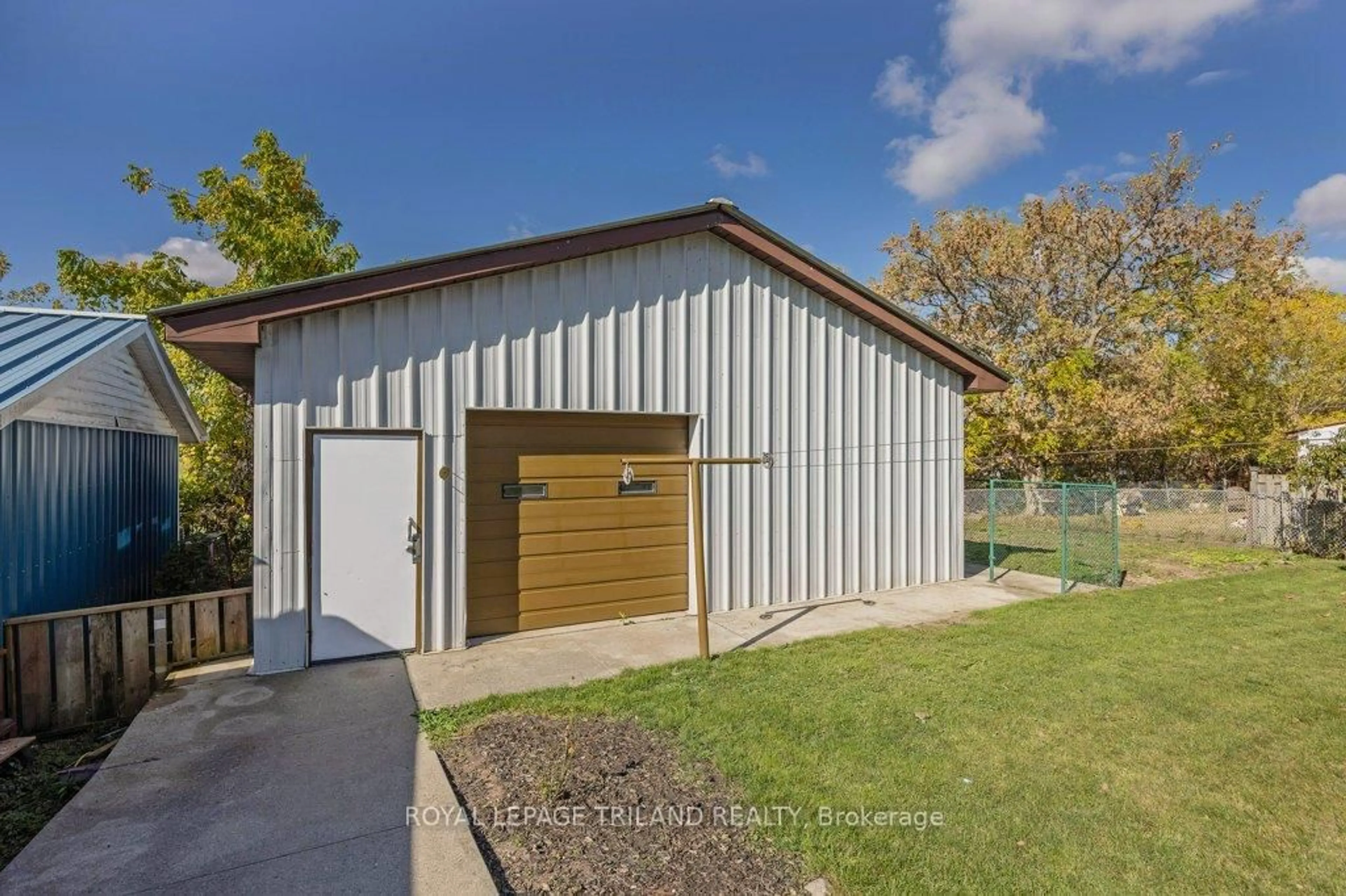 Shed for 66 Park Ave, St. Thomas Ontario N5R 4W1