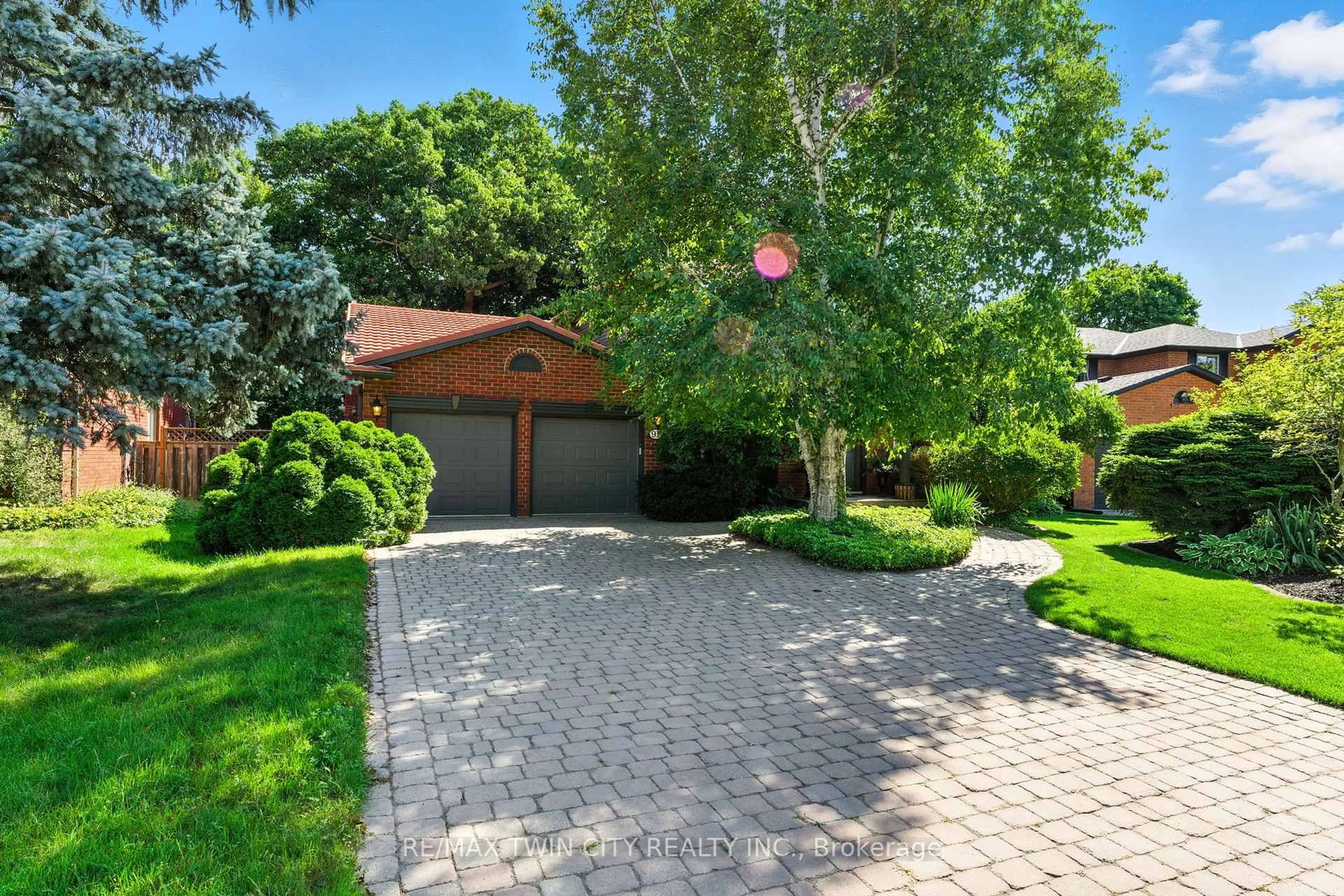 Unknown for 91 Abbey Clse, Hamilton Ontario L9G 4K9