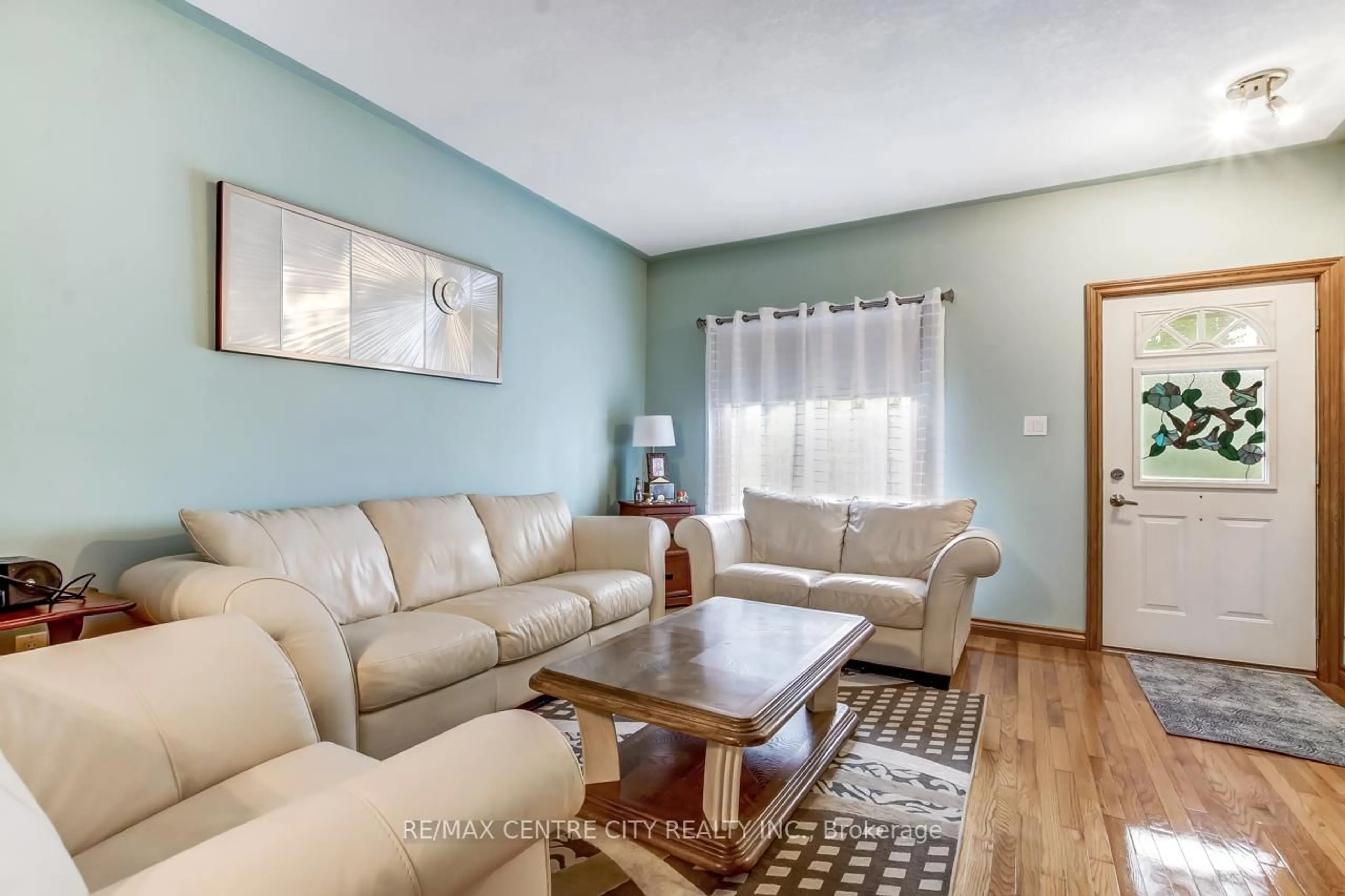 Living room with furniture, unknown for 45 Mary St, St. Thomas Ontario N5R 2V7