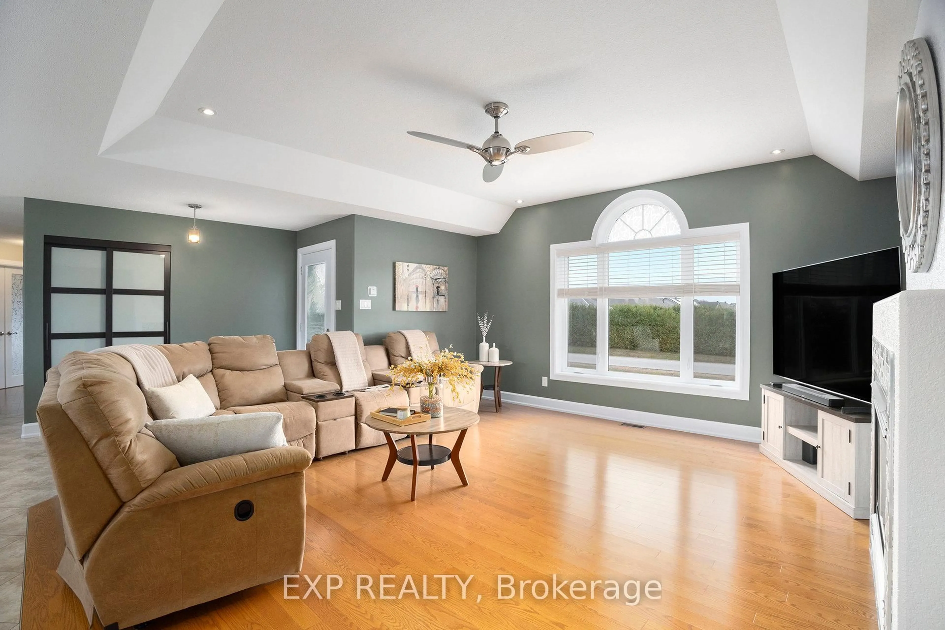 Living room with furniture, ceramic/tile floor for 2003 Farisita Dr, Vars Ontario K0A 3H0
