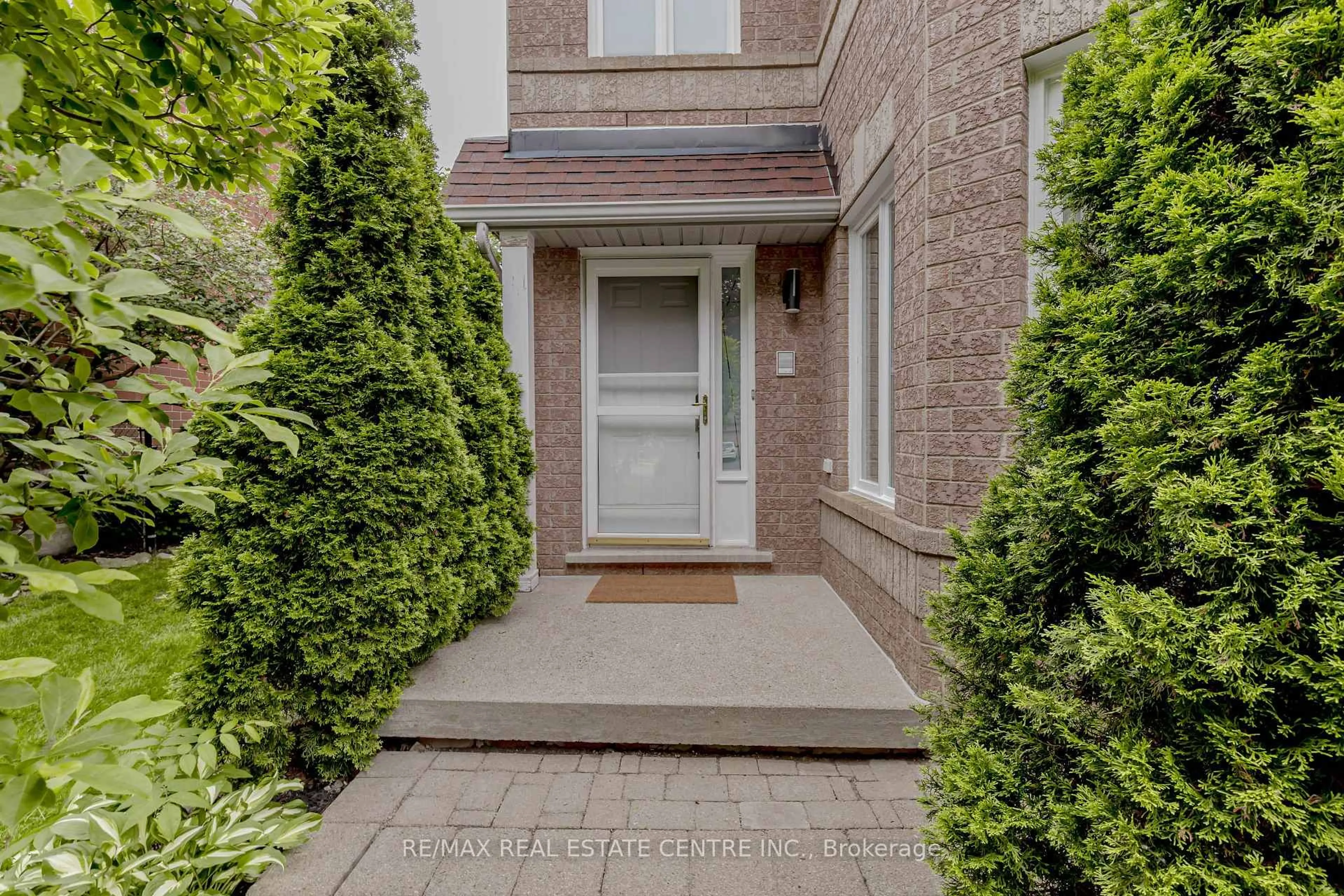 Unknown for 33 Strathroy Cres, Hamilton Ontario L8B 0N5