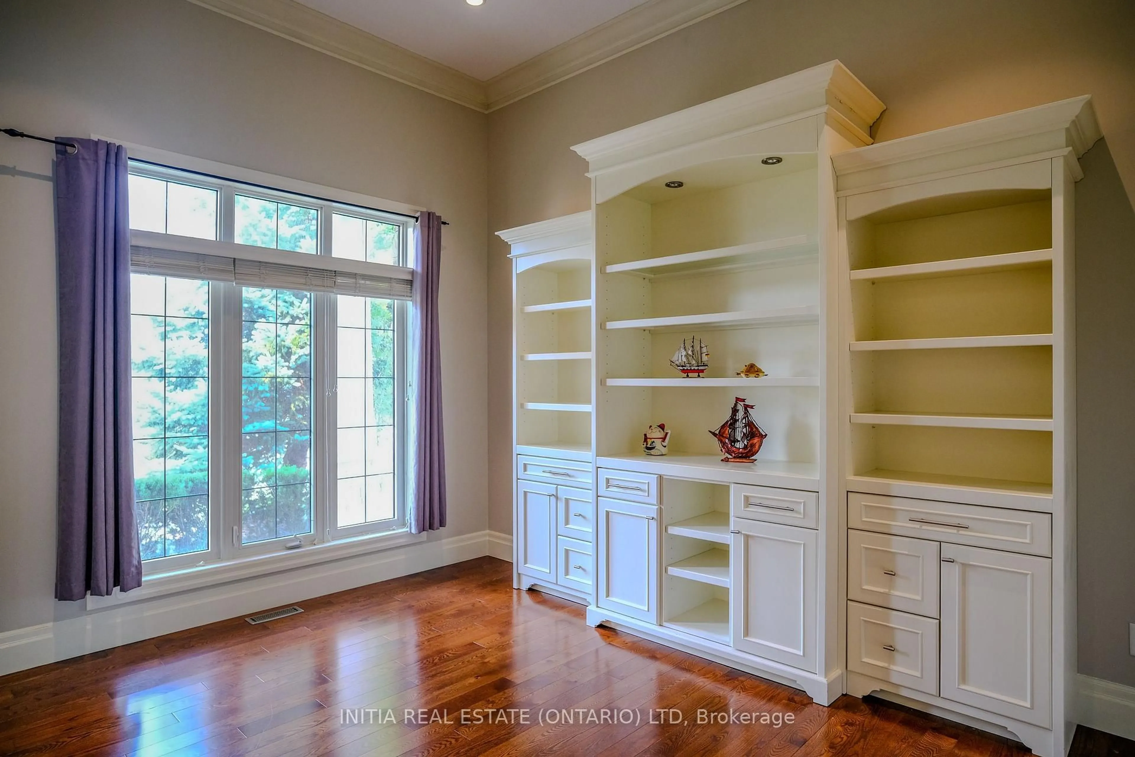 Unknown for 1615 Wickerson Gate, London South Ontario N6K 0C3