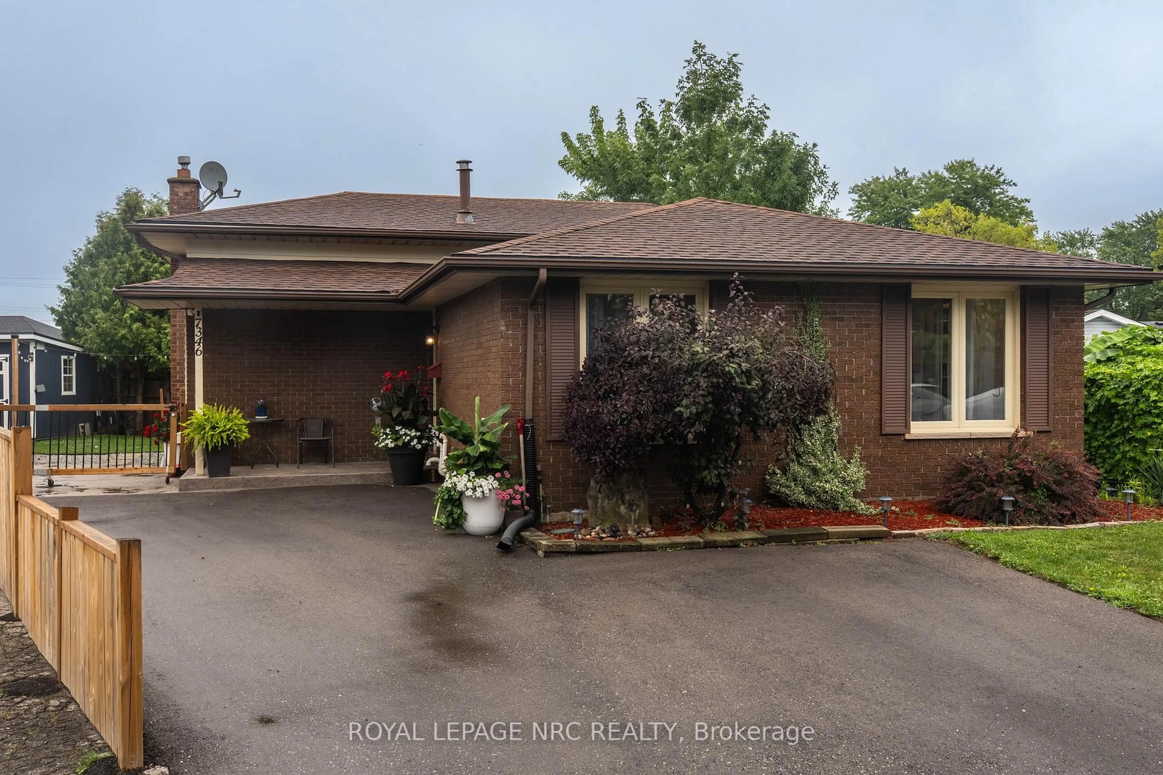 Home with brick exterior material, street for 7346 Sunhaven Dr, Niagara Falls Ontario L2G 7E2