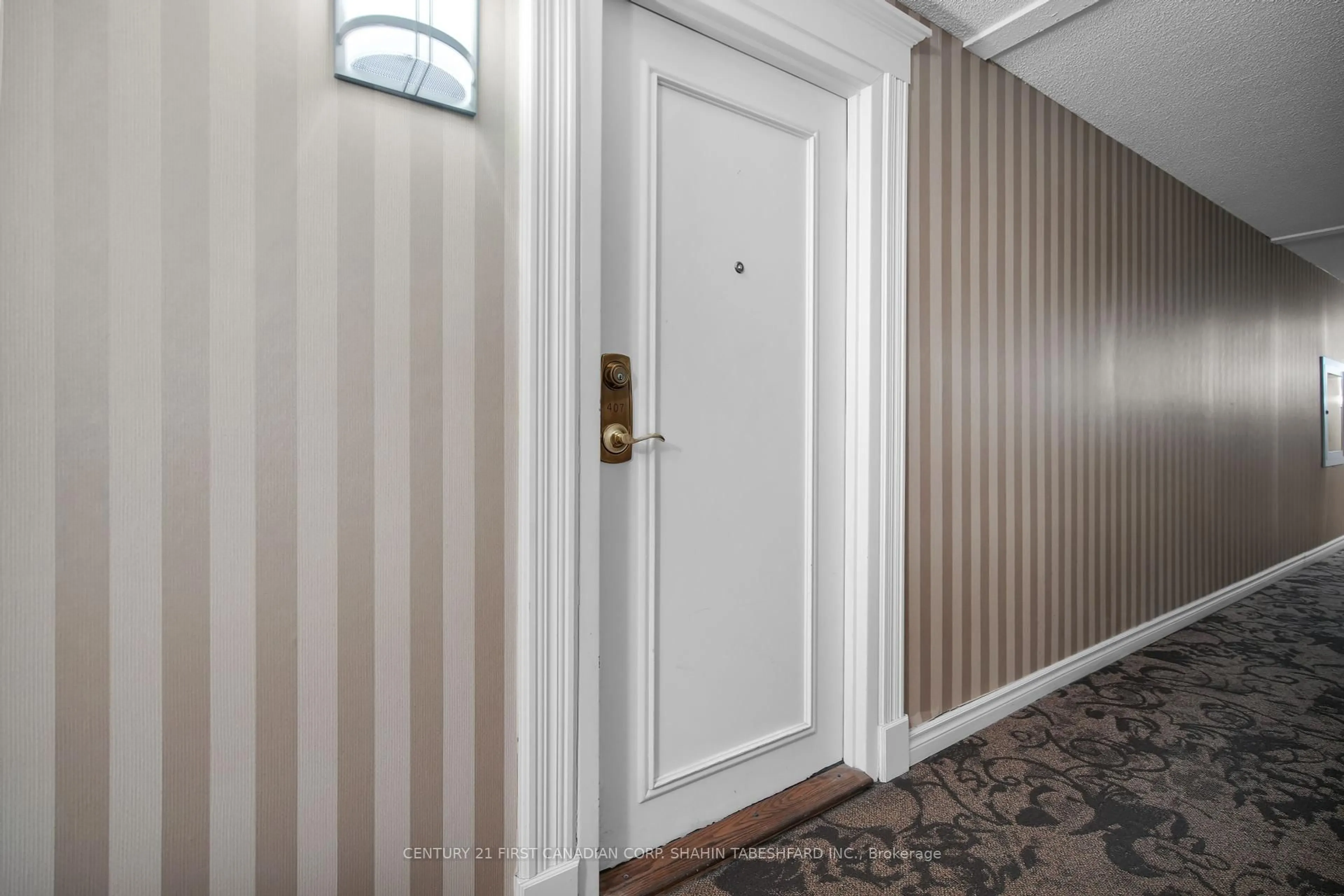 Indoor foyer for 570 Proudfoot Lane #407, London North Ontario N6H 4Z1