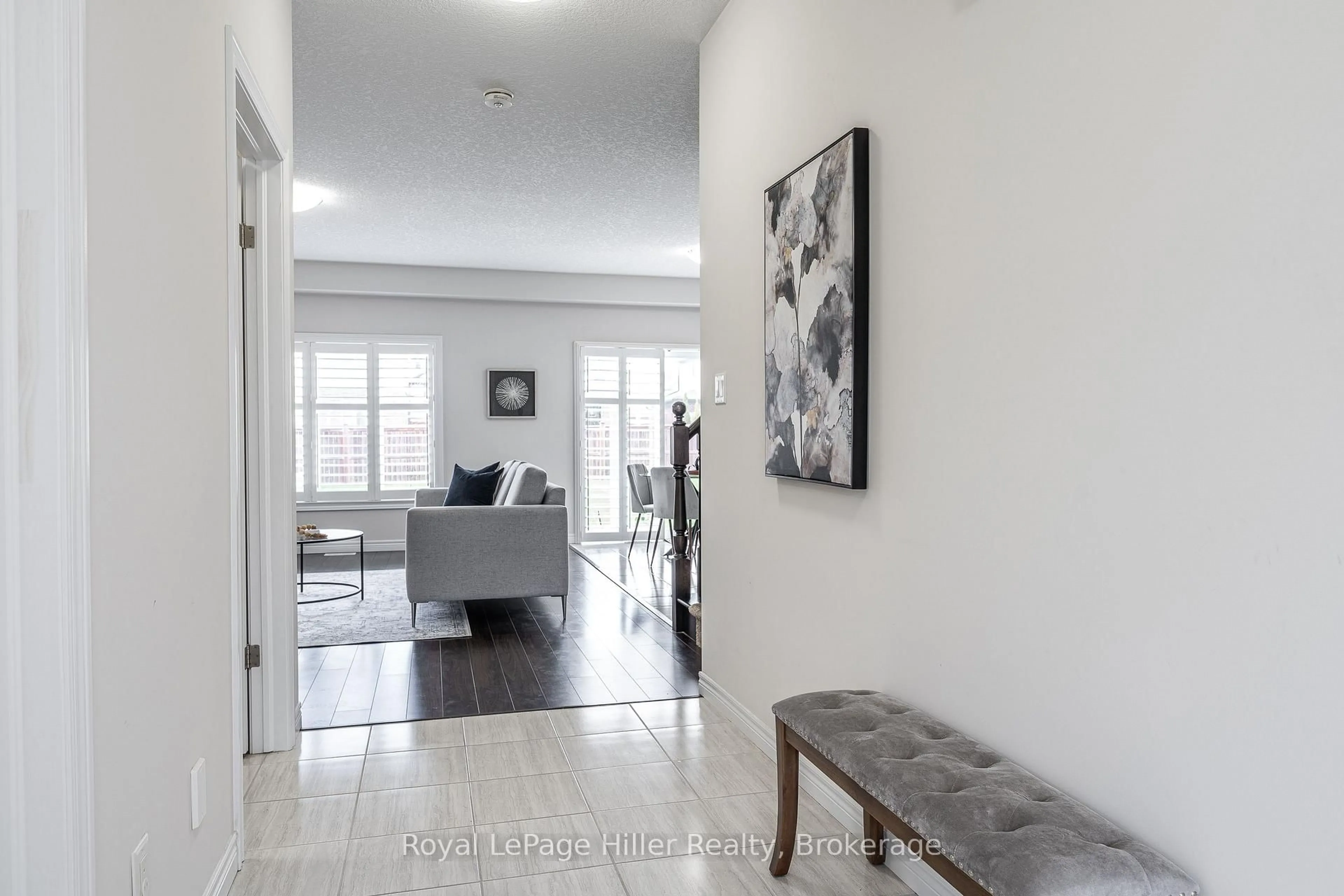 Indoor entryway for 112 Thomas St, Stratford Ontario N5A 0E8