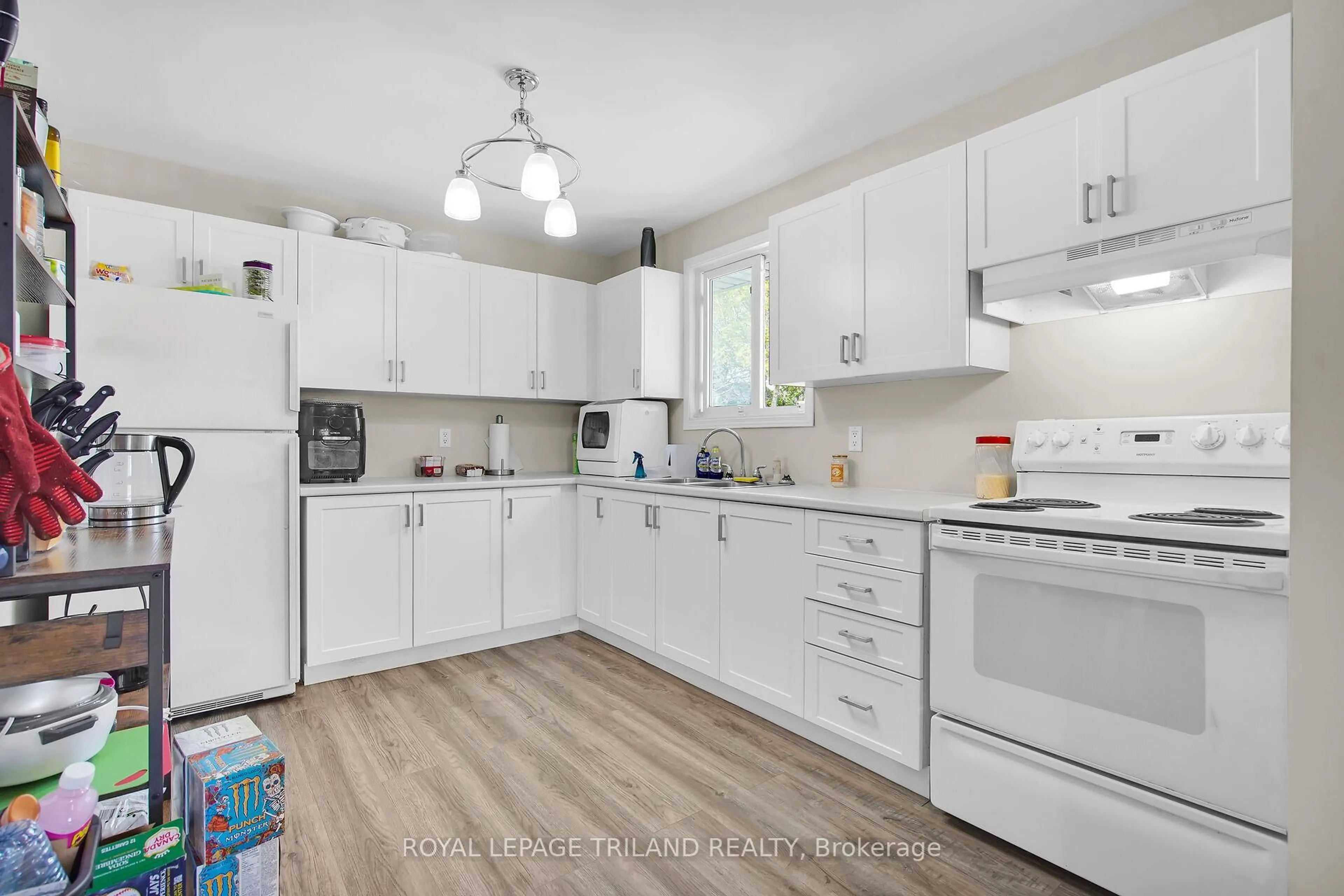 Standard kitchen, unknown for 730 Walker St, London East Ontario N5Z 1J2