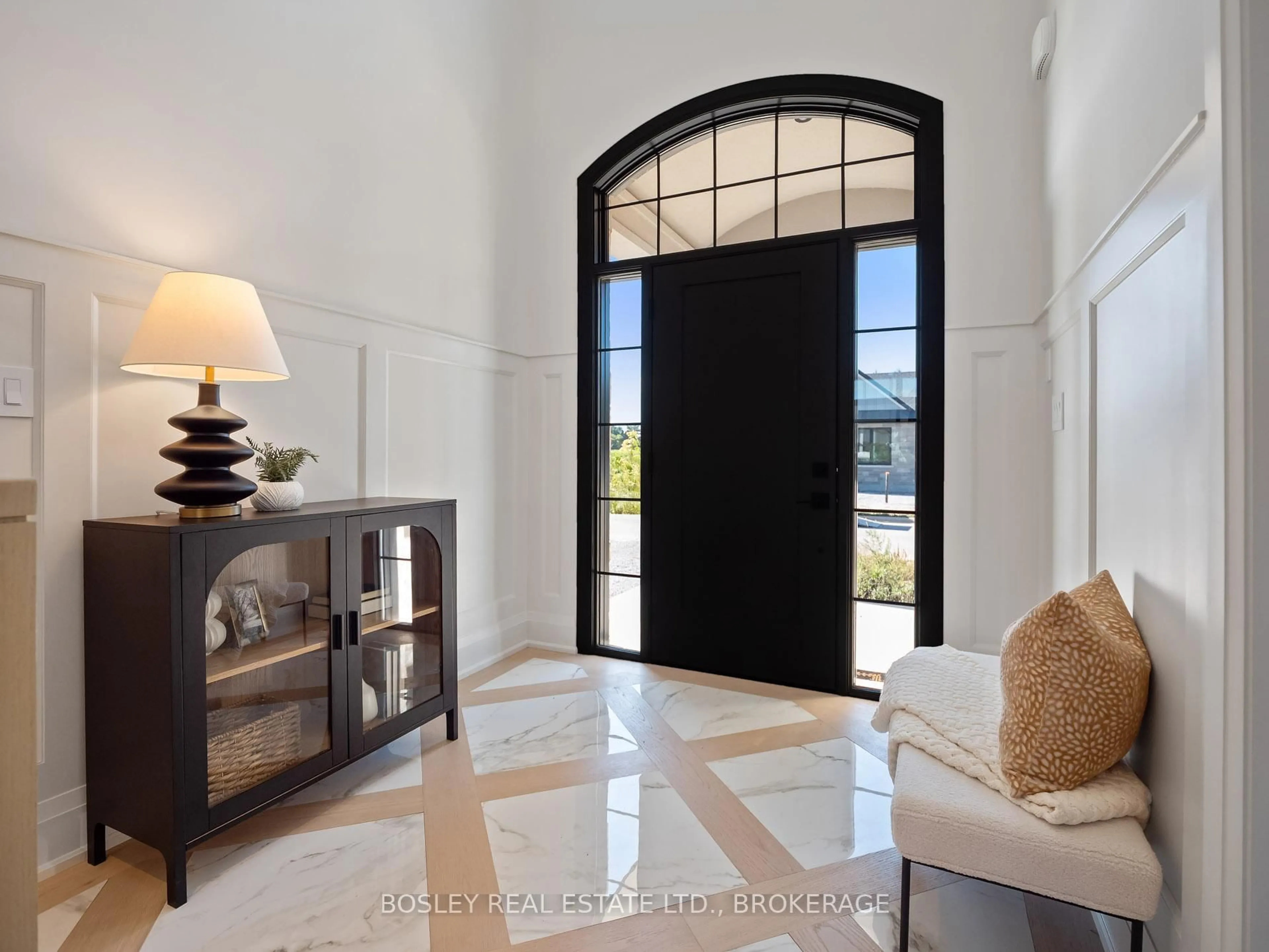 Indoor entryway for 9 OAKLEY Dr, Niagara-on-the-Lake Ontario L0S 1J0