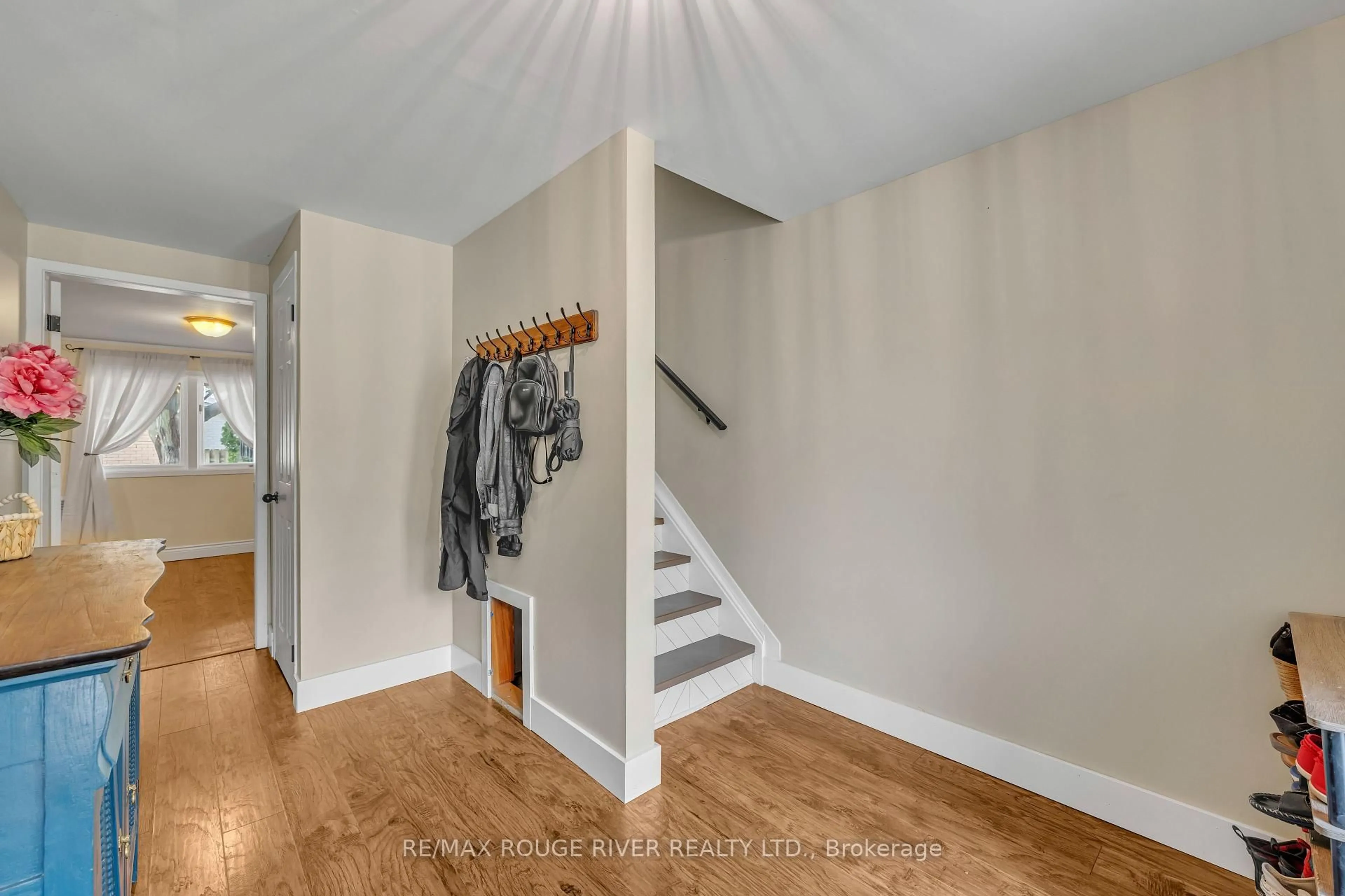 Indoor entryway for 59 Peacock Blvd, Port Hope Ontario L1A 2X2