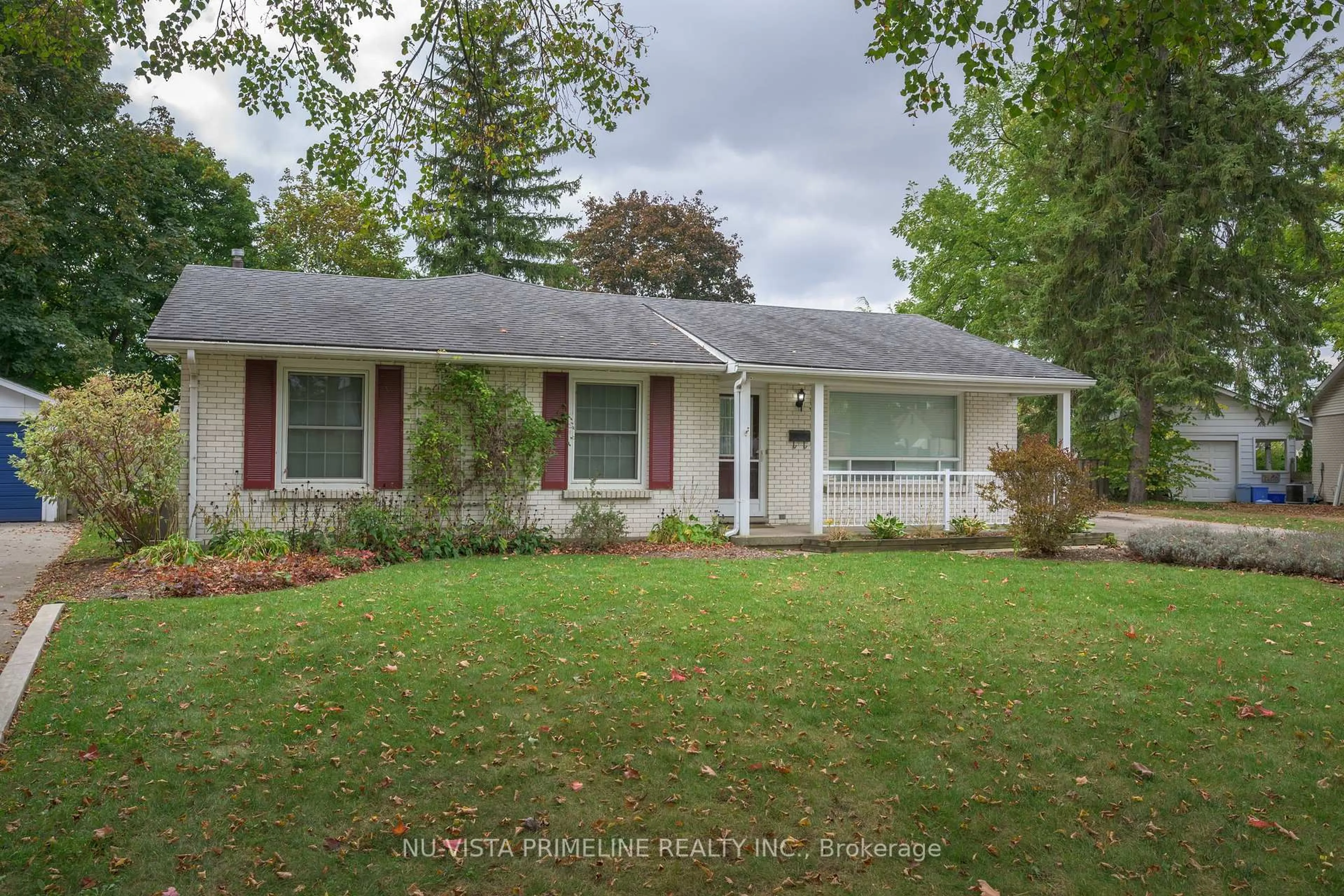 Home with vinyl exterior material, street for 55 Maxwell Cres, London North Ontario N5X 1Y9