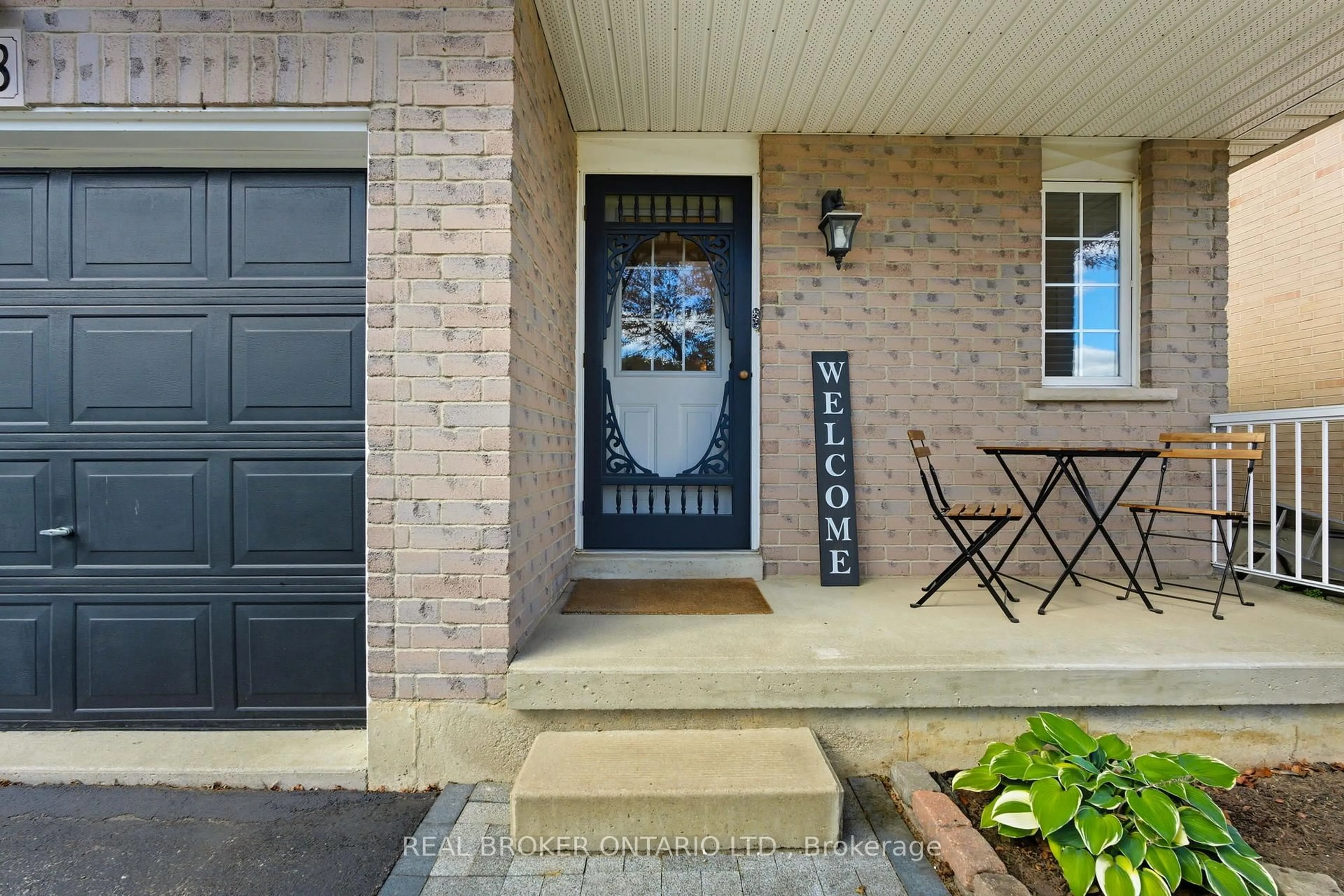 Indoor entryway for 28 Brookheath Lane, Hamilton Ontario L0R 1W0