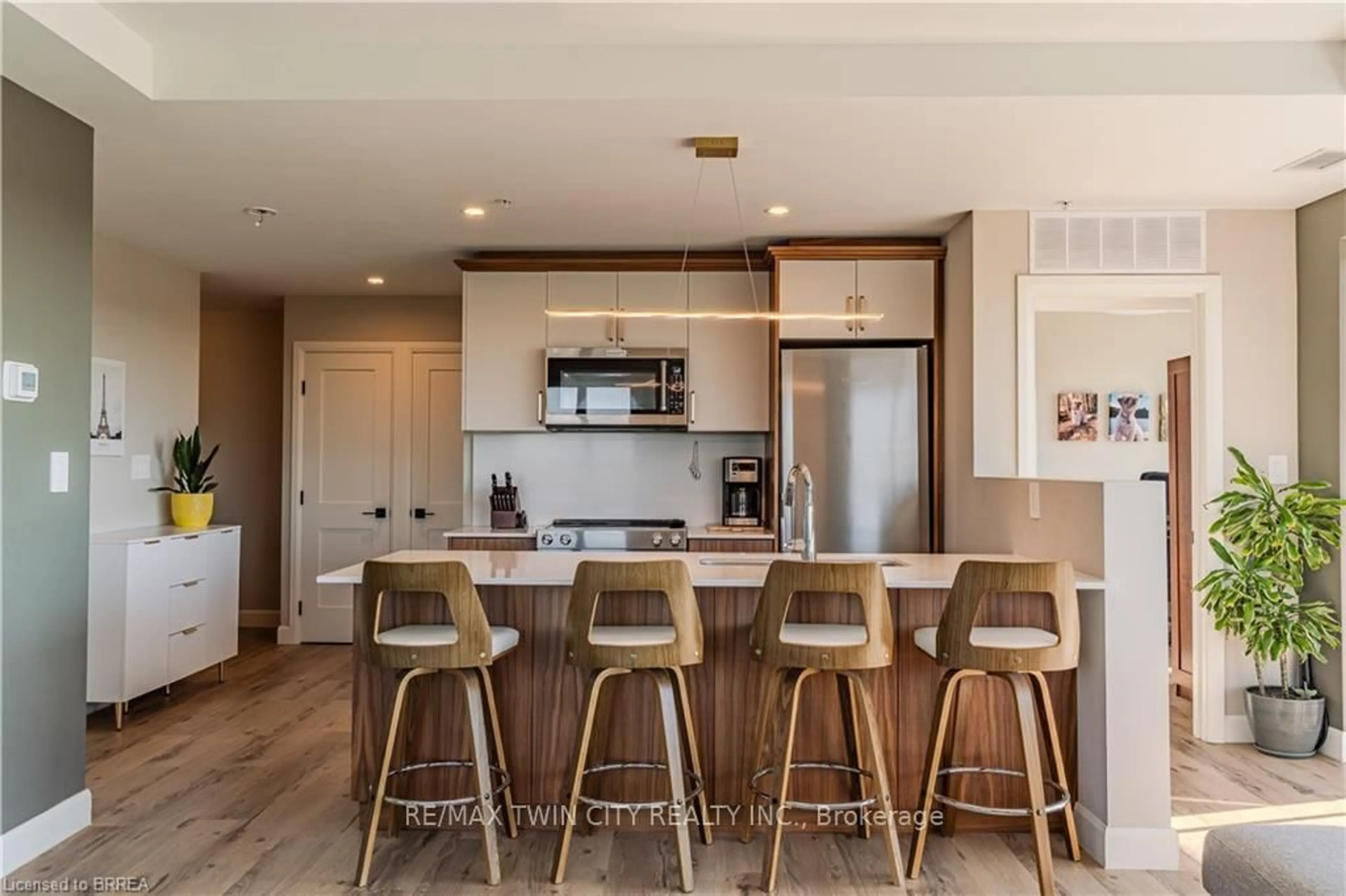 Open concept kitchen, unknown for 34 Norman St #404, Brantford Ontario N3R 2Y1