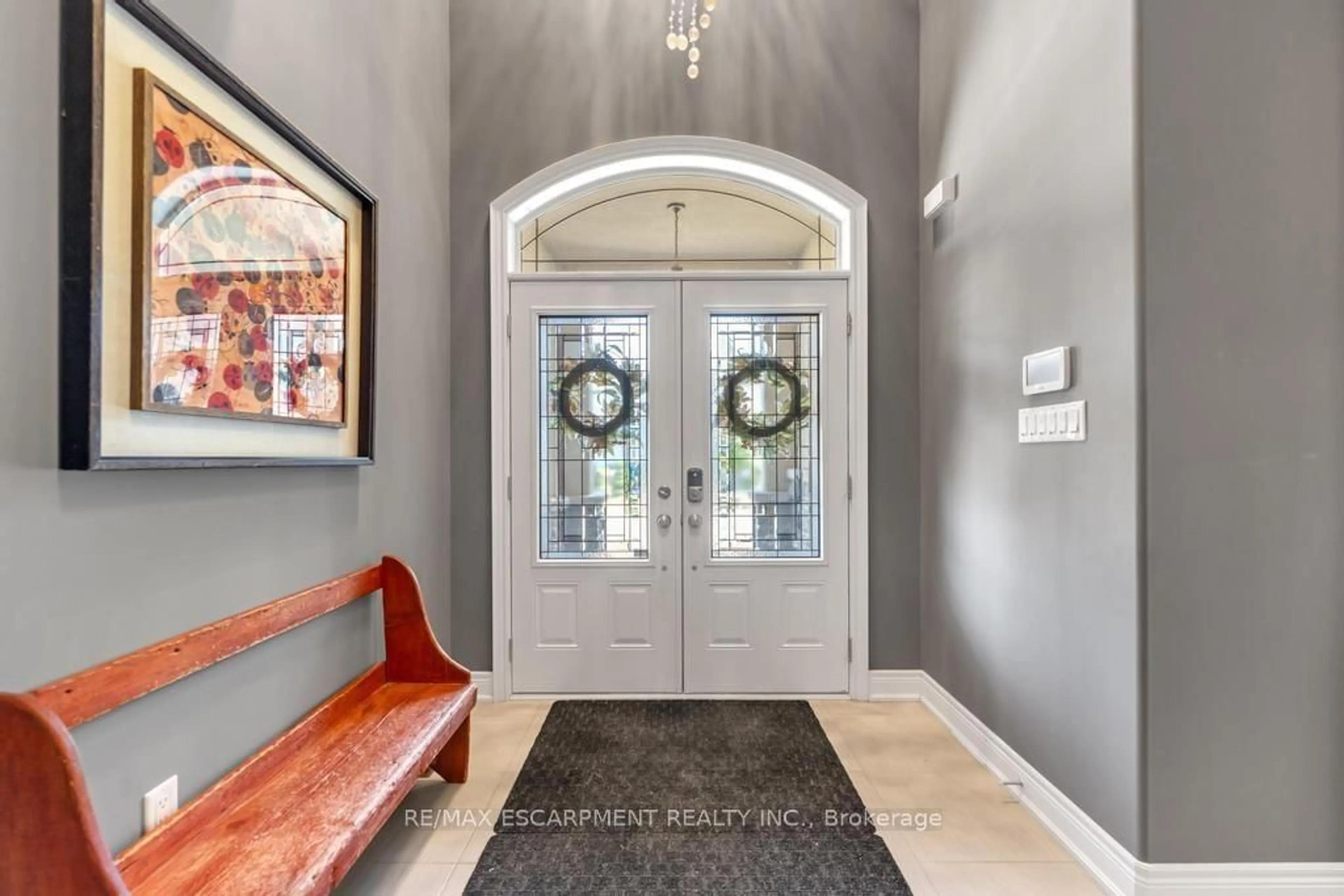 Indoor entryway for 236 MOTHER'S St, Hamilton Ontario L9B 0E1