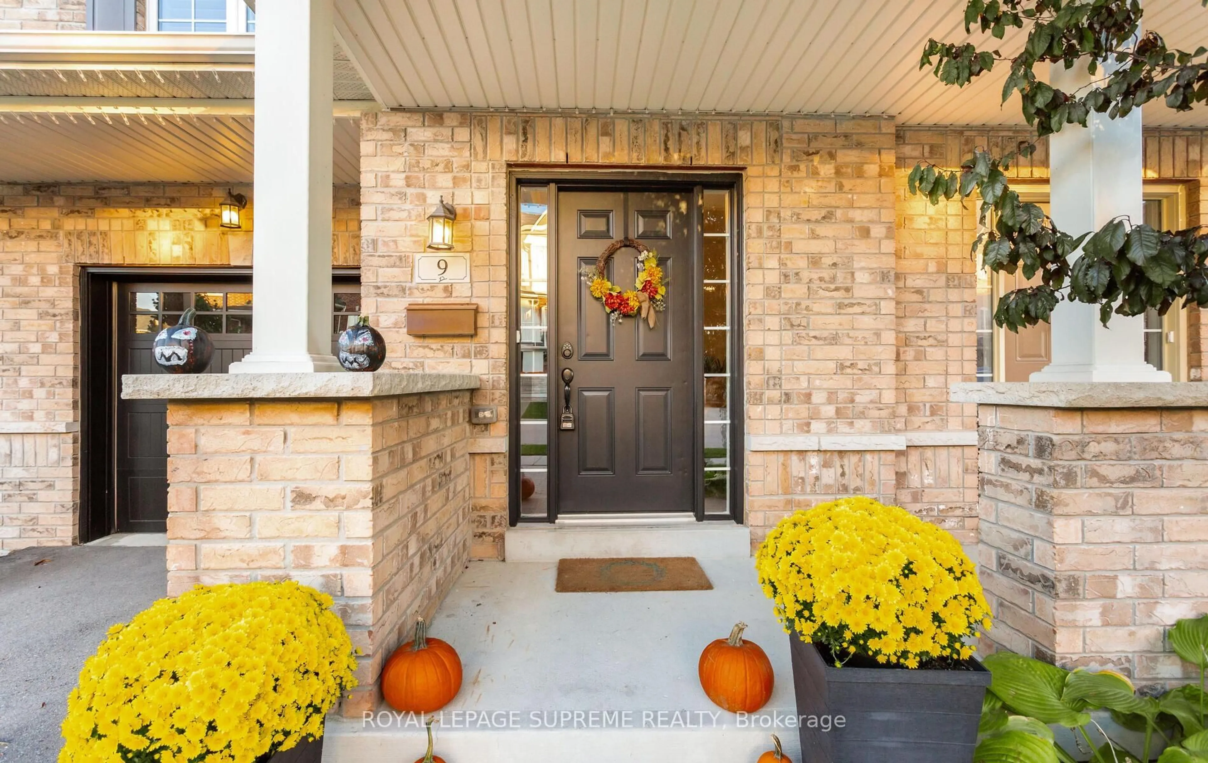 Indoor entryway for 9 Savage Dr, Hamilton Ontario L8B 0A1