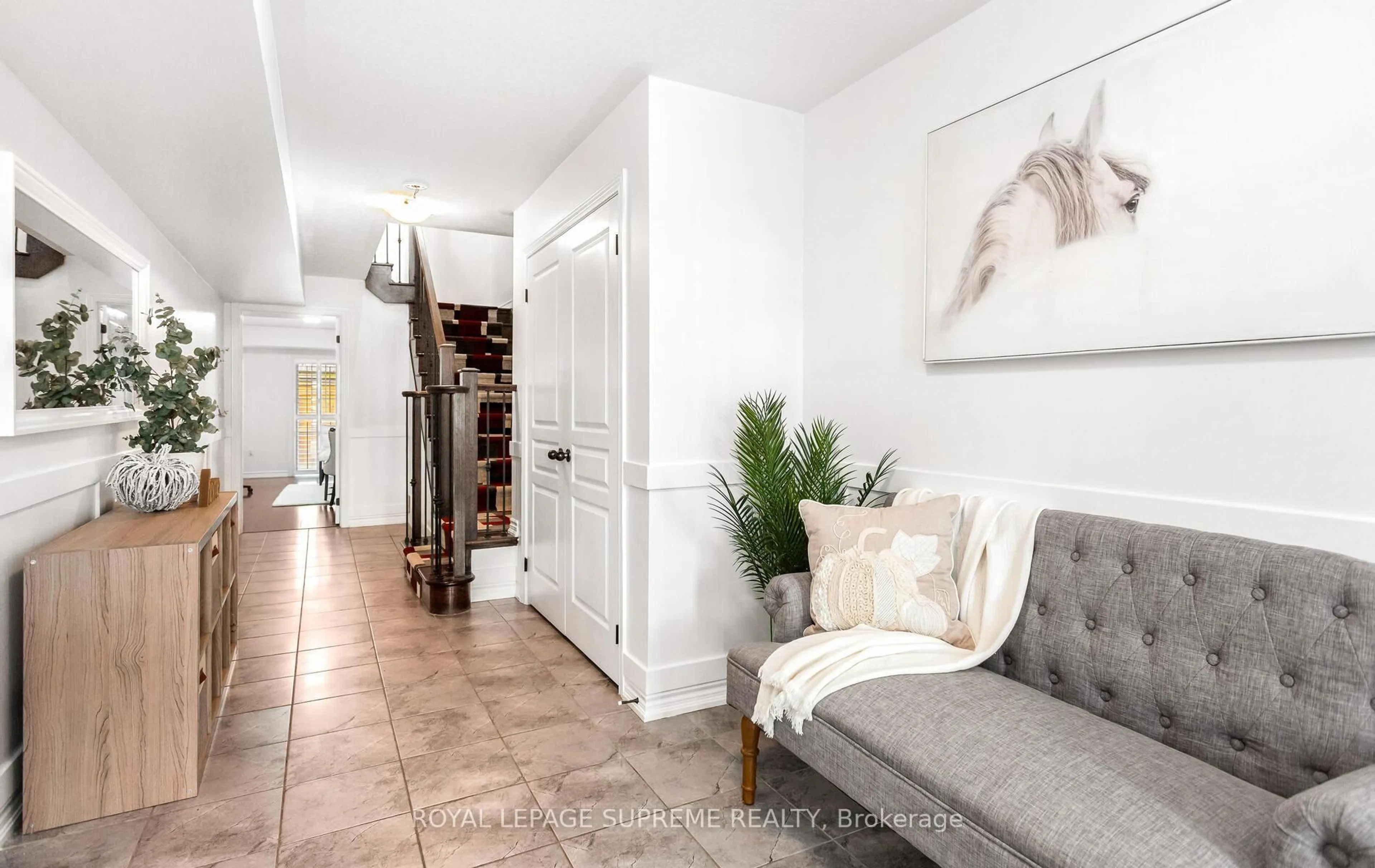 Indoor entryway for 9 Savage Dr, Hamilton Ontario L8B 0A1