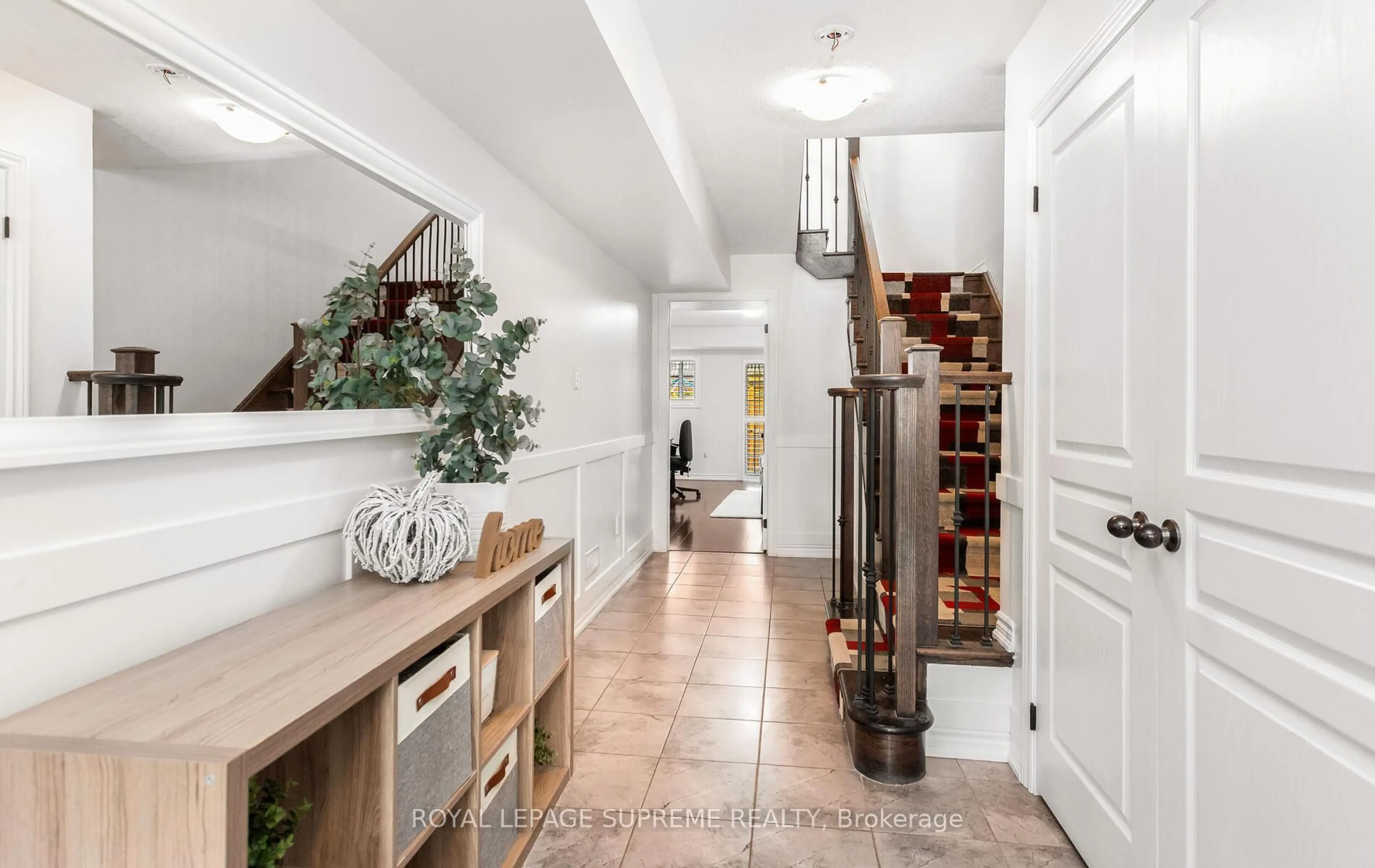 Indoor entryway for 9 Savage Dr, Hamilton Ontario L8B 0A1