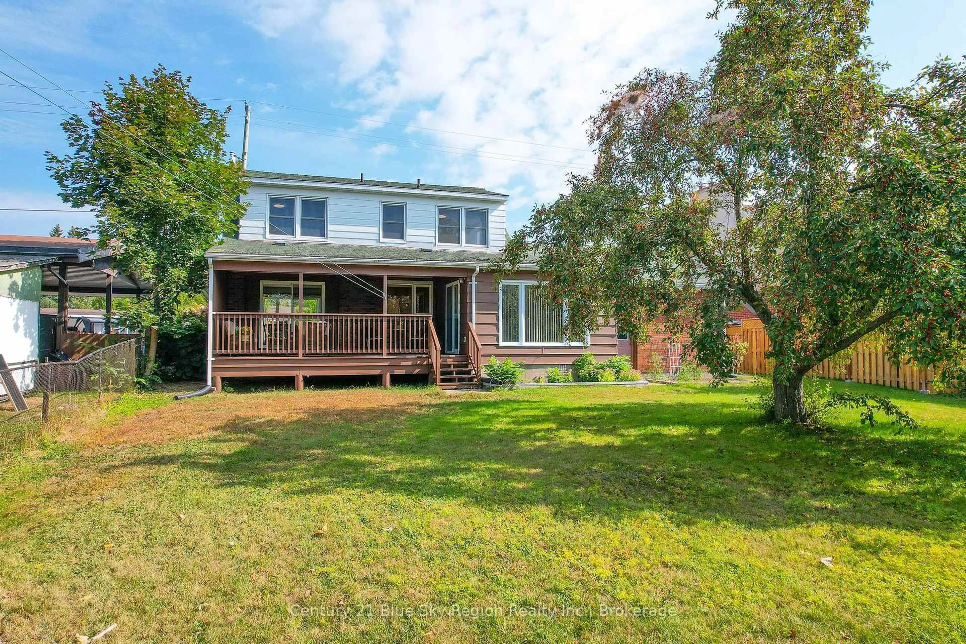 A pic from outside/outdoor area/front of a property/back of a property/a pic from drone, unknown for 1355 Jane St, North Bay Ontario P1B 3J5