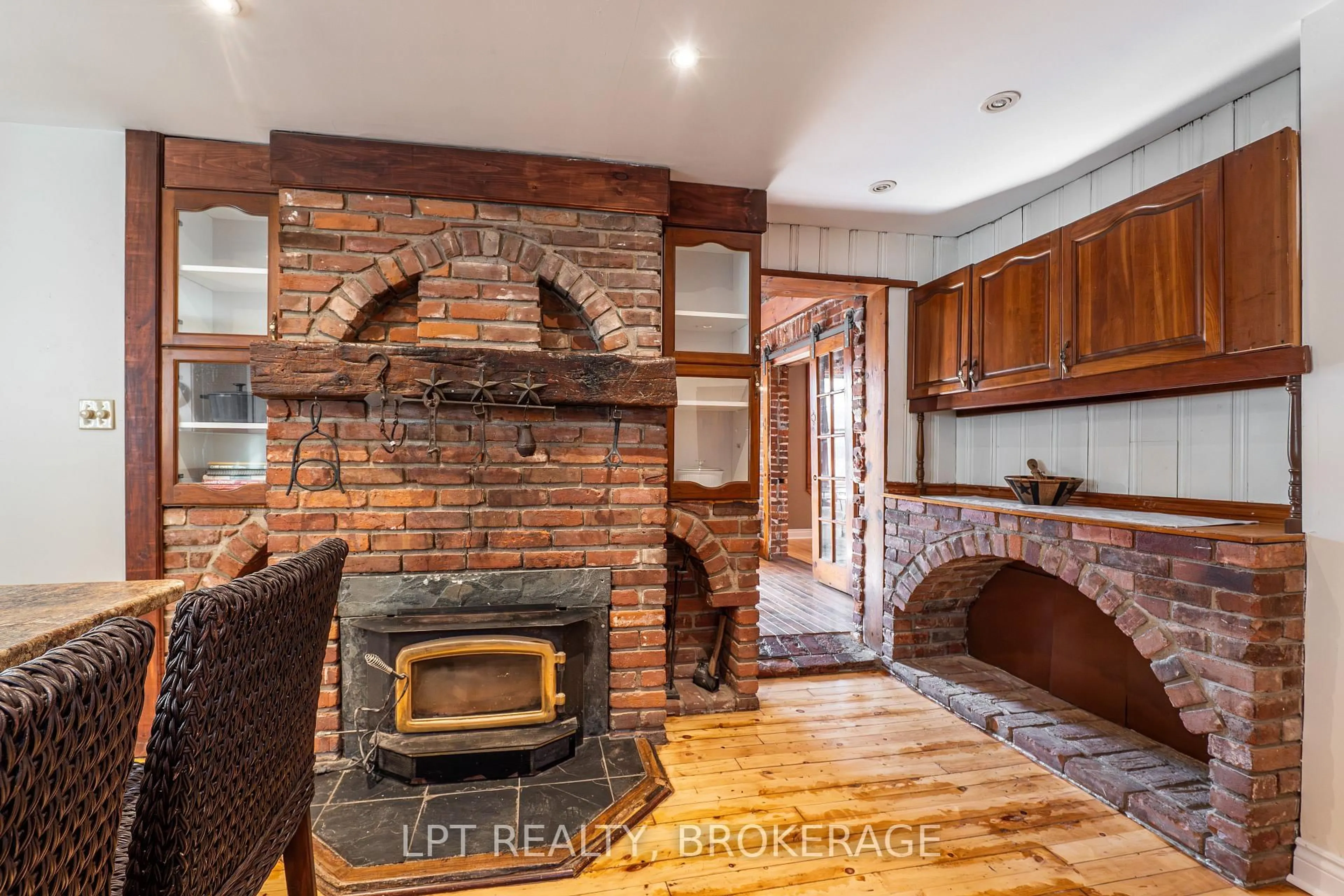 Unknown for 277 Brock St, Gananoque Ontario K7G 1K5