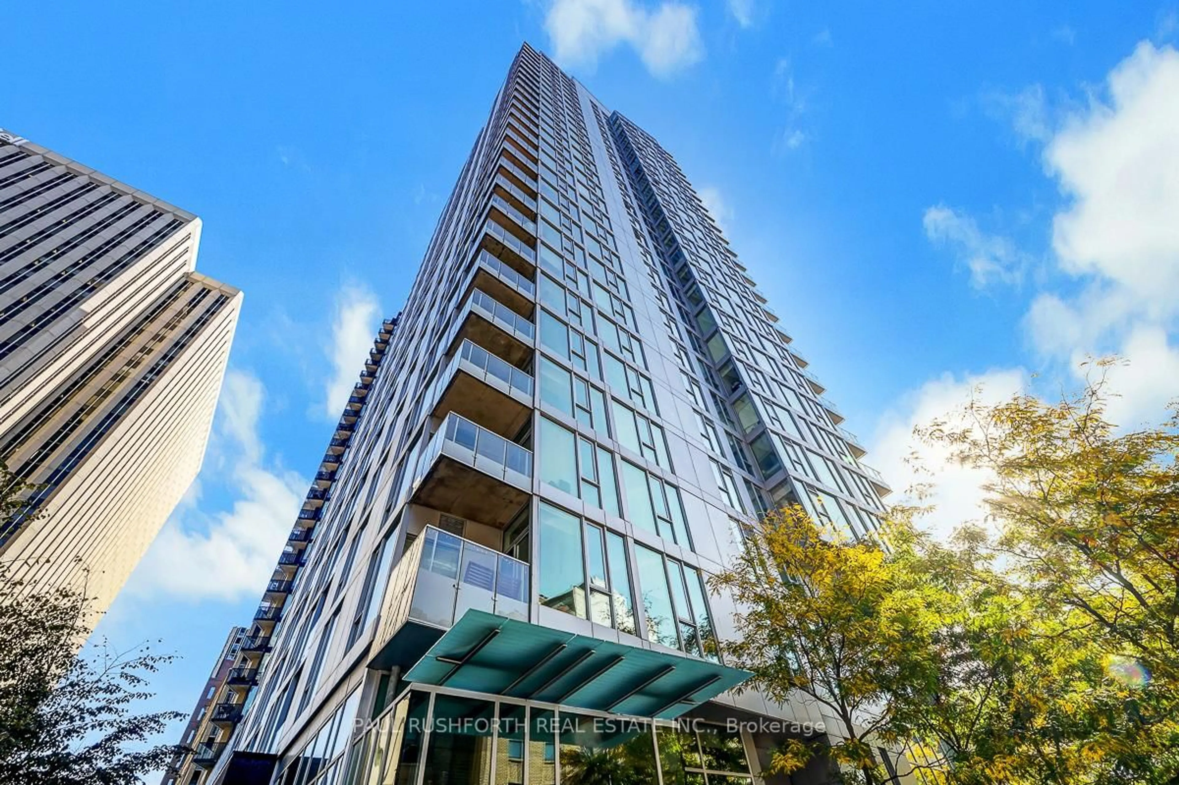 Indoor foyer for 179 Metcalfe St #1406, Ottawa Ontario K2P 1P7