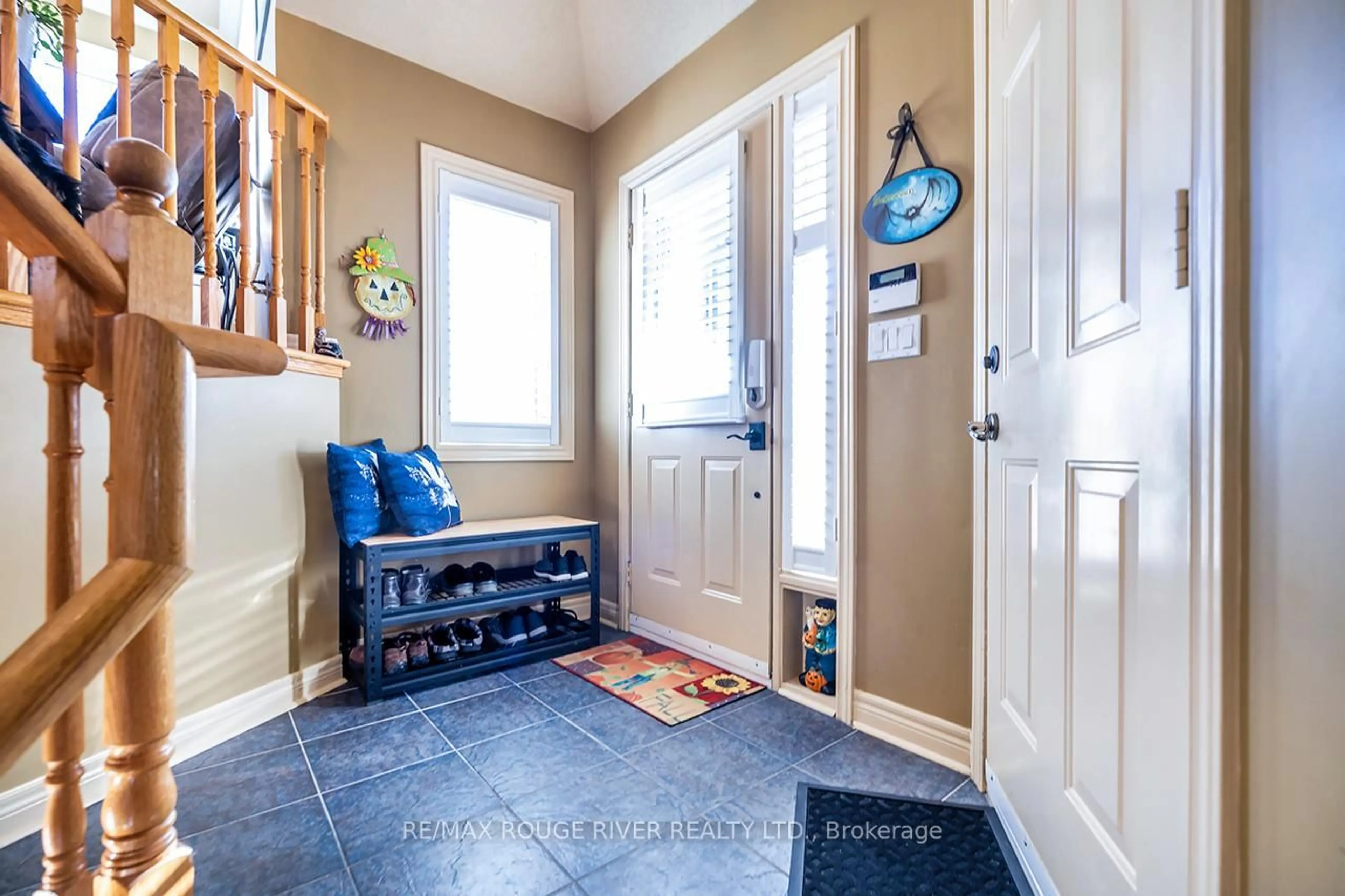 Indoor entryway for 12 Jeffries St, Port Hope Ontario L1A 4K2