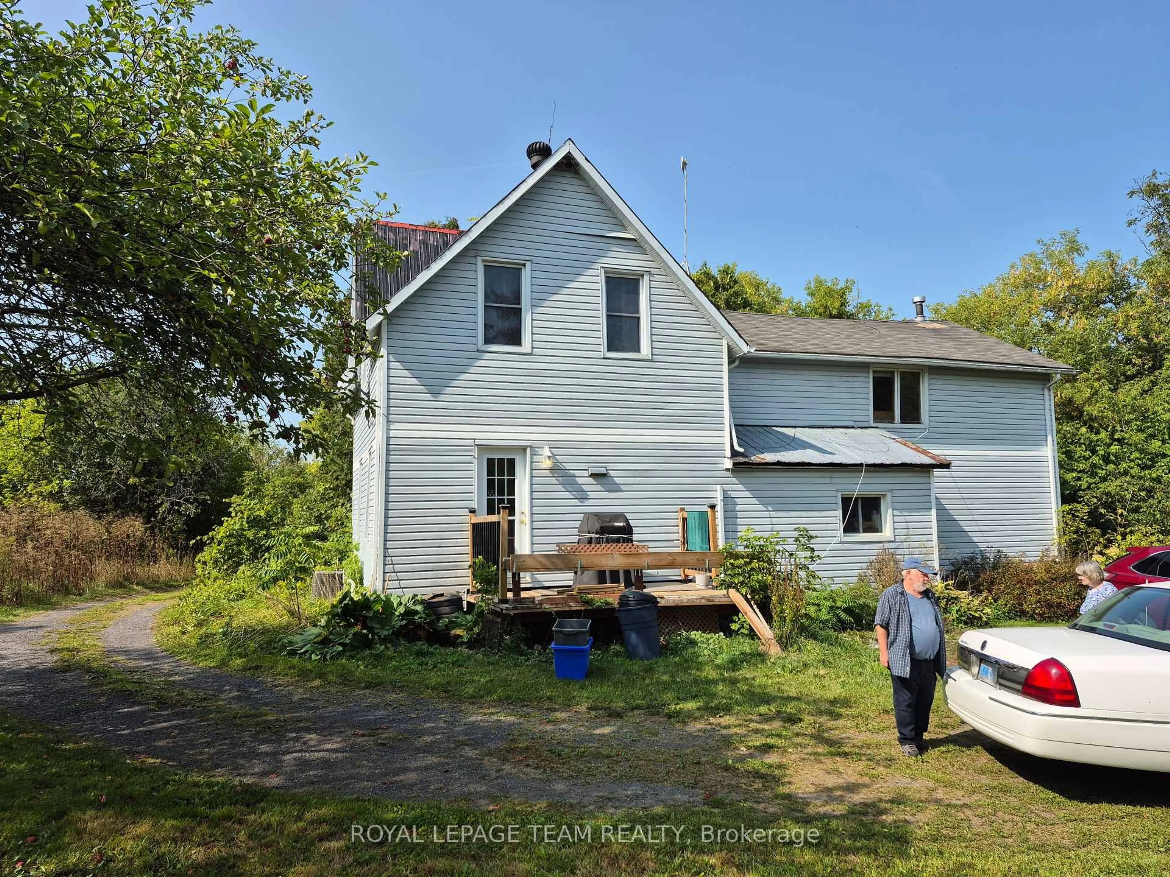 A pic from outside/outdoor area/front of a property/back of a property/a pic from drone, building for 9066 Victoria St, Ottawa Ontario K0A 1V0