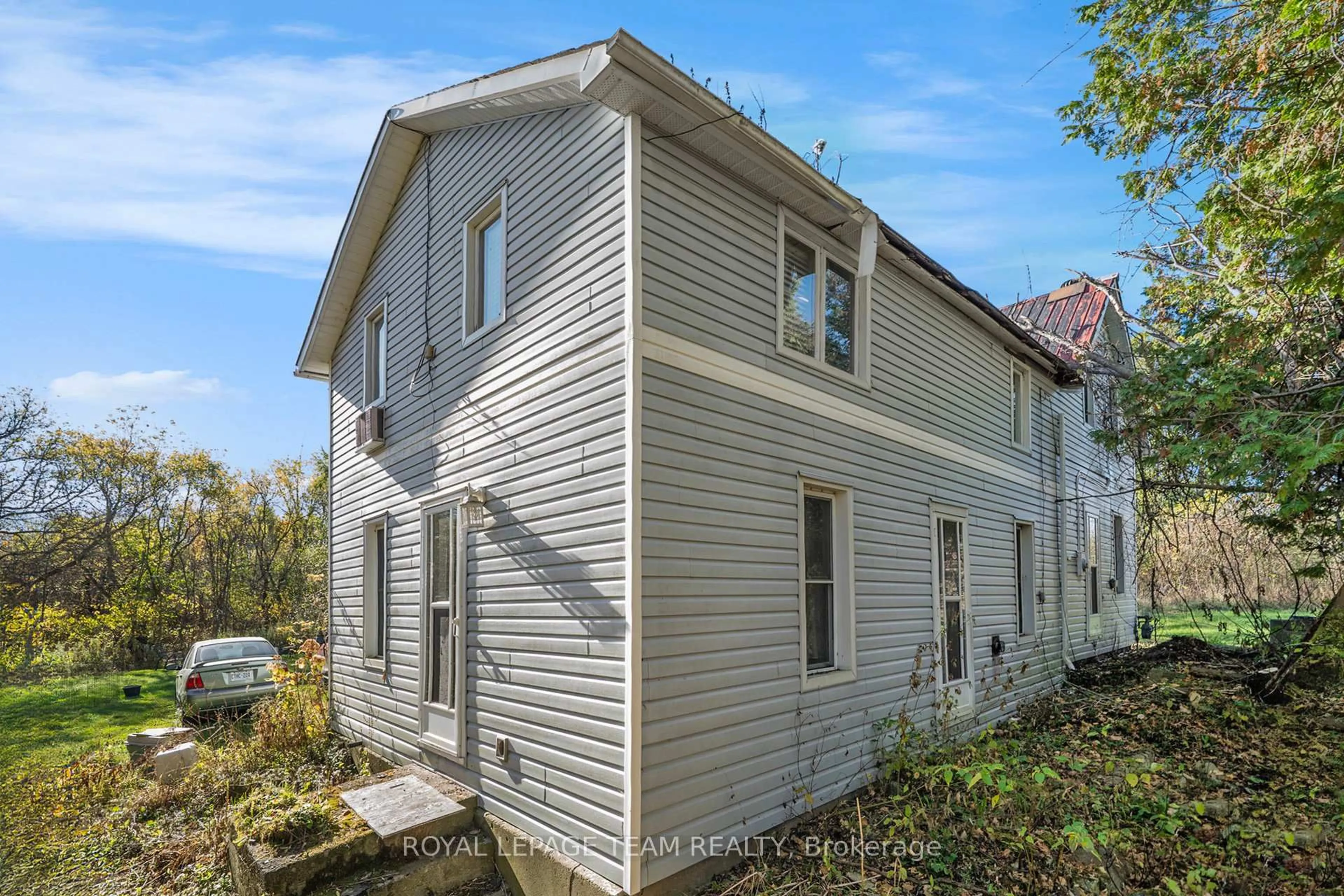 A pic from outside/outdoor area/front of a property/back of a property/a pic from drone, building for 9066 Victoria St, Ottawa Ontario K0A 1V0