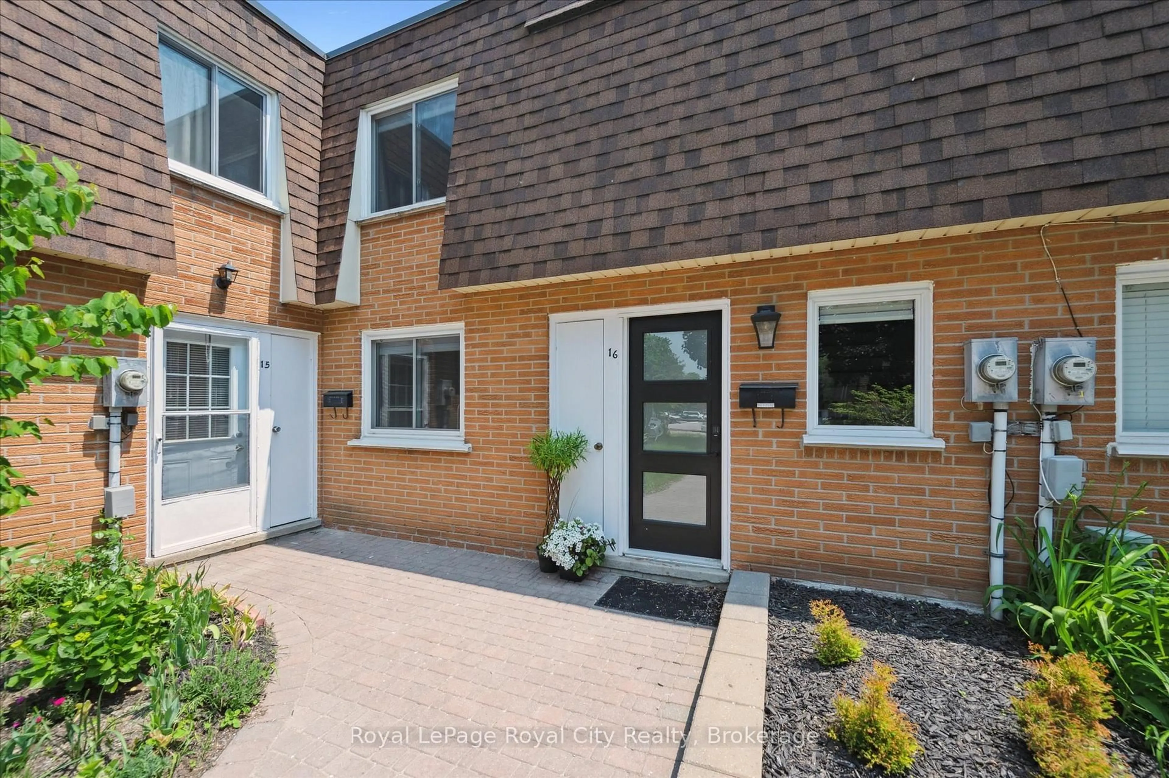 Home with brick exterior material, street for 120 Country Club Dr #16, Guelph Ontario N1E 3K7