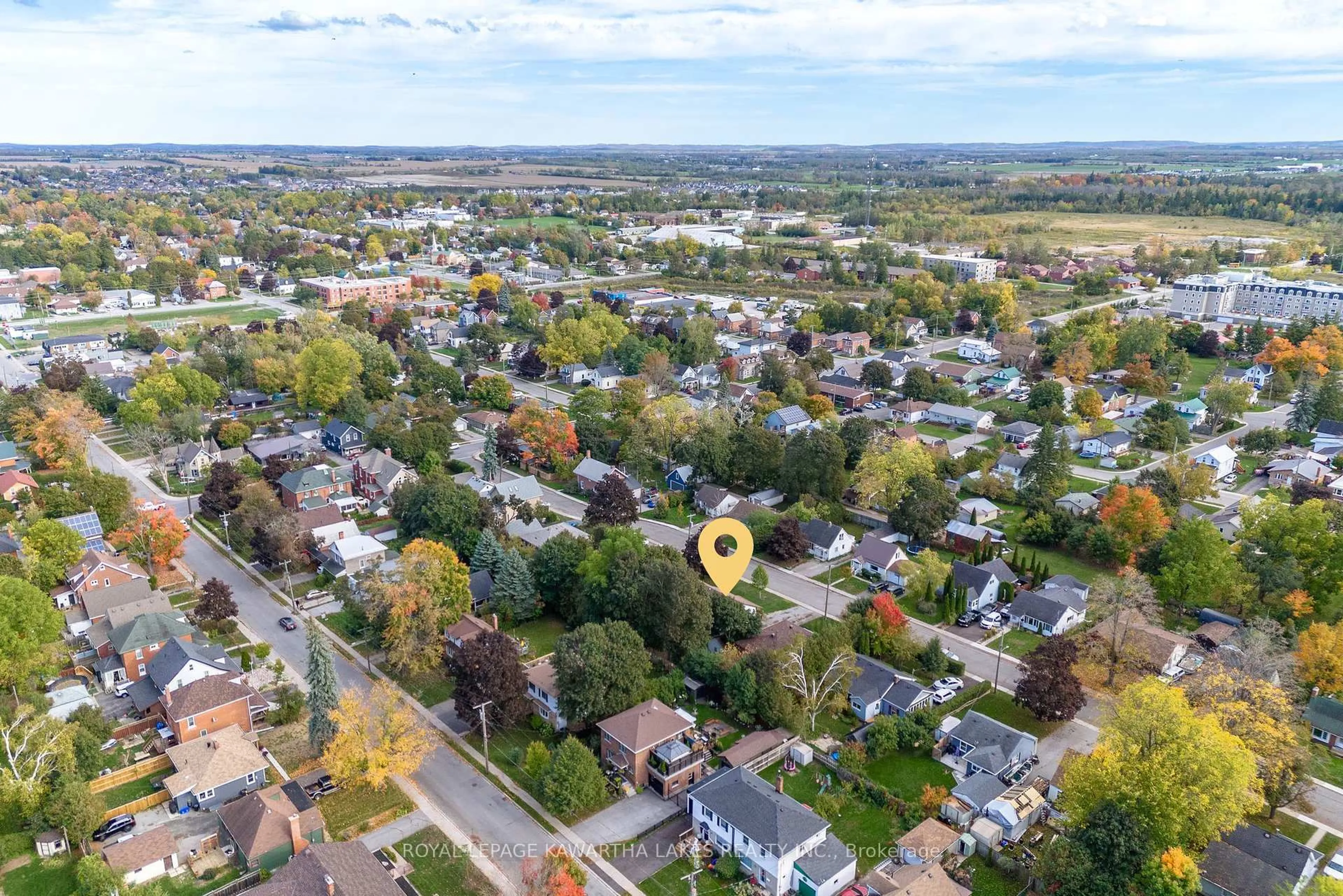 A pic from outside/outdoor area/front of a property/back of a property/a pic from drone, street for 184 Ardmore Ave, Kawartha Lakes Ontario K9V 2T5
