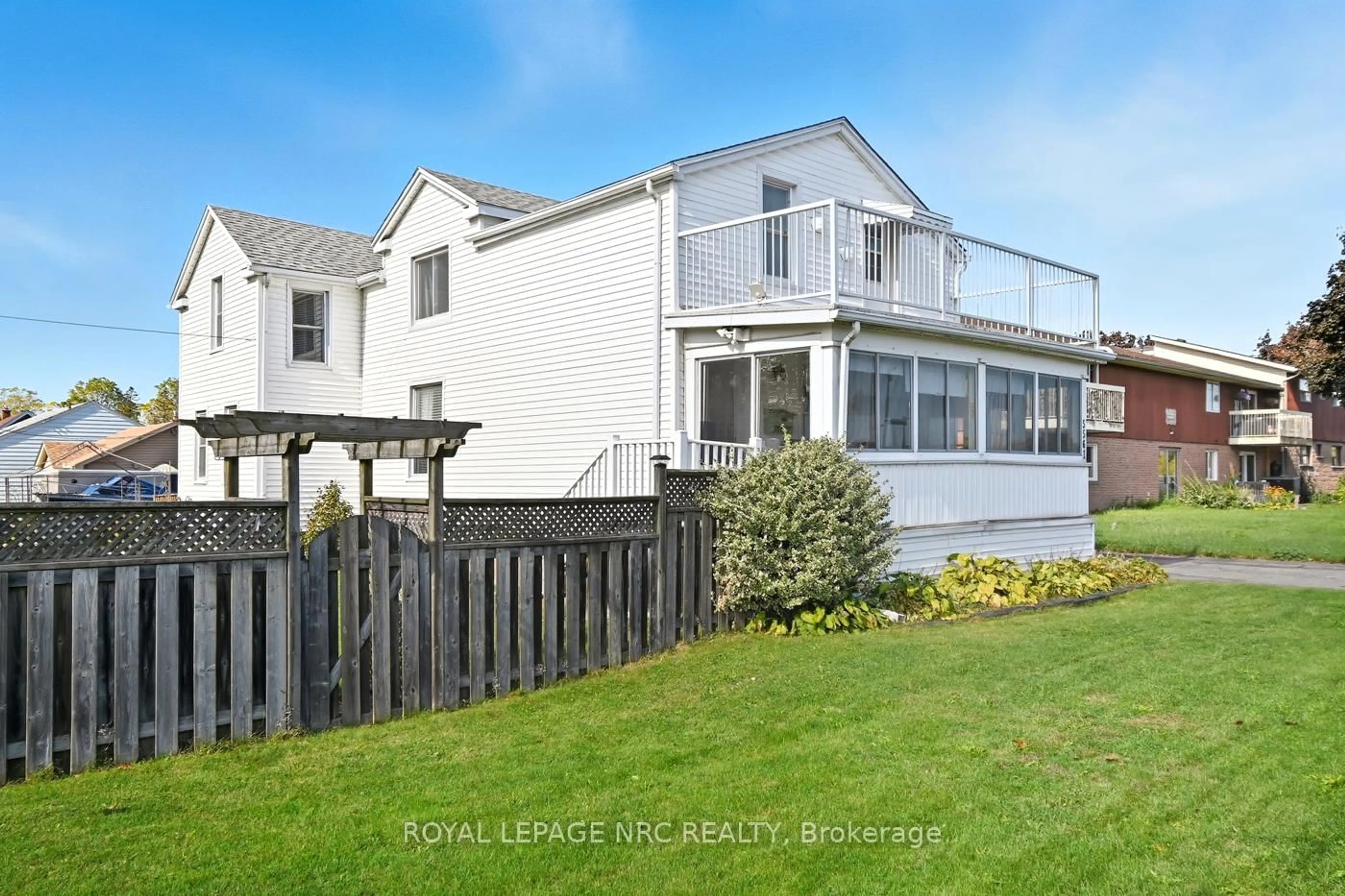 A pic from outside/outdoor area/front of a property/back of a property/a pic from drone, unknown for 5561 Dorchester Rd, Niagara Falls Ontario L2G 5S2
