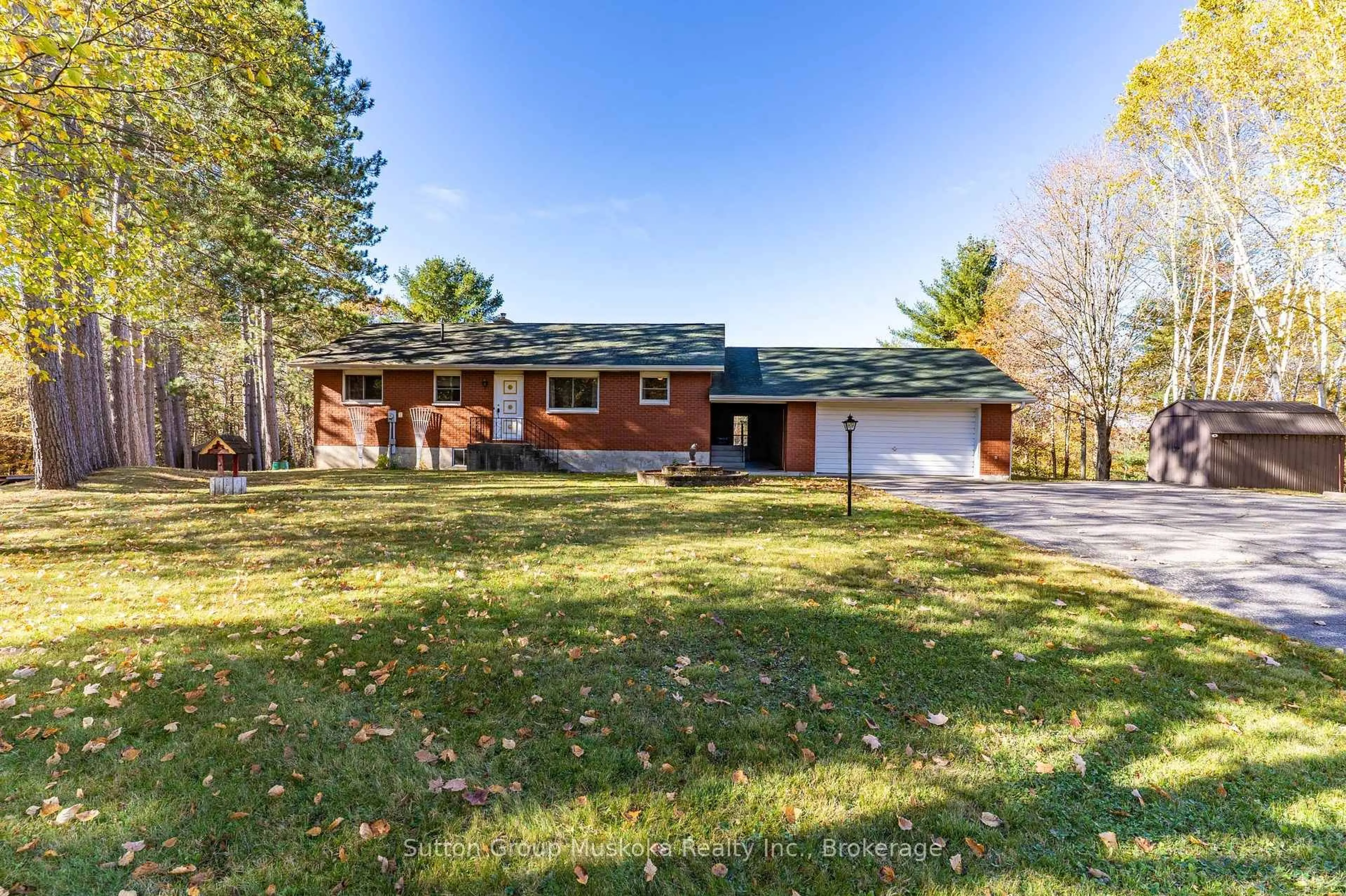 A pic from outside/outdoor area/front of a property/back of a property/a pic from drone, unknown for 467 West Browns Rd, Huntsville Ontario P1H 0H9