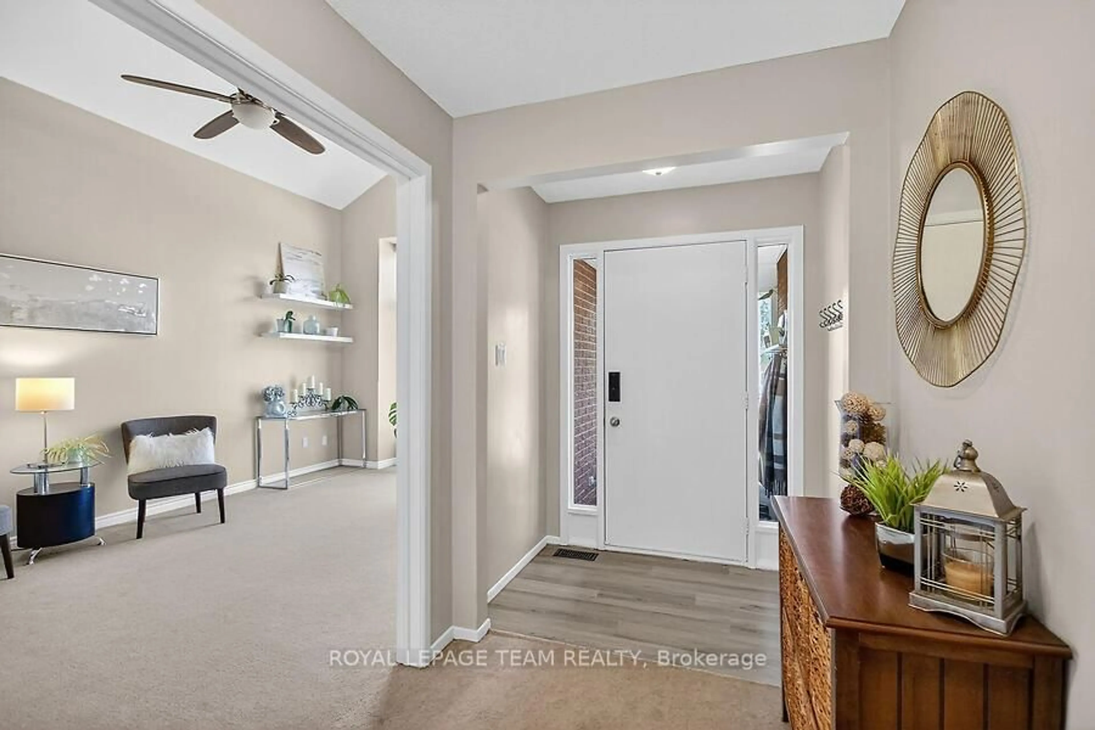 Indoor entryway for 9 RIDING Way, Ottawa Ontario K2M 1C3