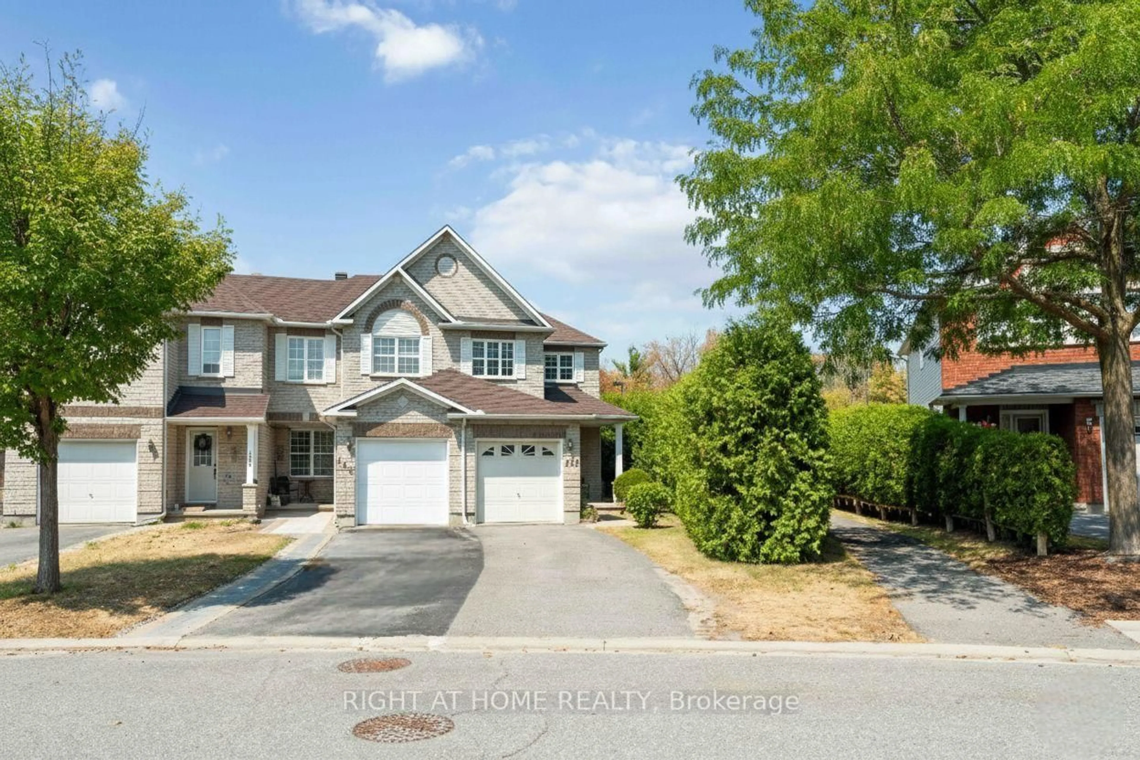 A pic from outside/outdoor area/front of a property/back of a property/a pic from drone, street for 142 Blackdome Cres, Kanata Ontario K2T 1A7