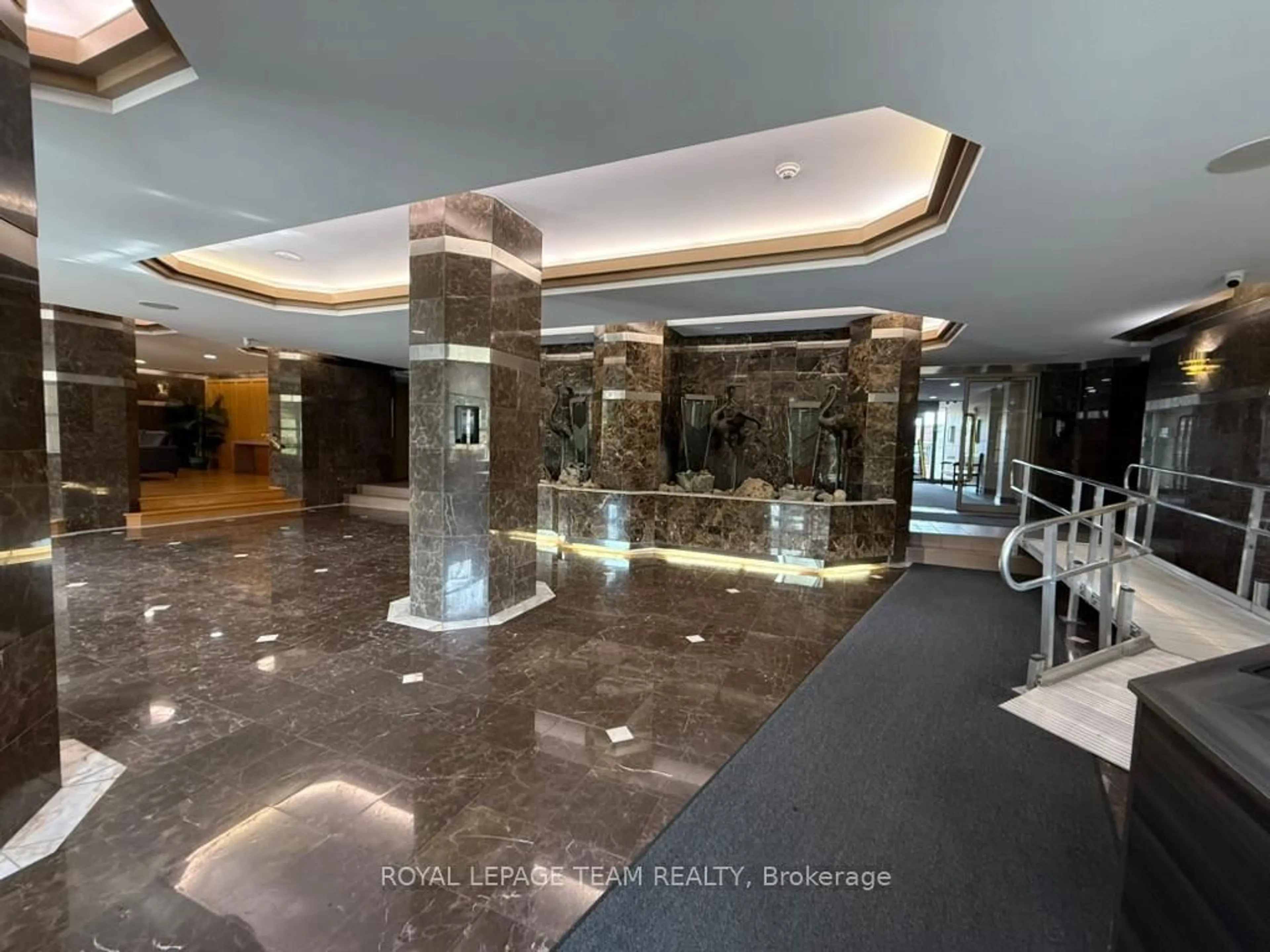 Lobby for 2760 Carousel Cres #102, Ottawa Ontario K1T 2N4