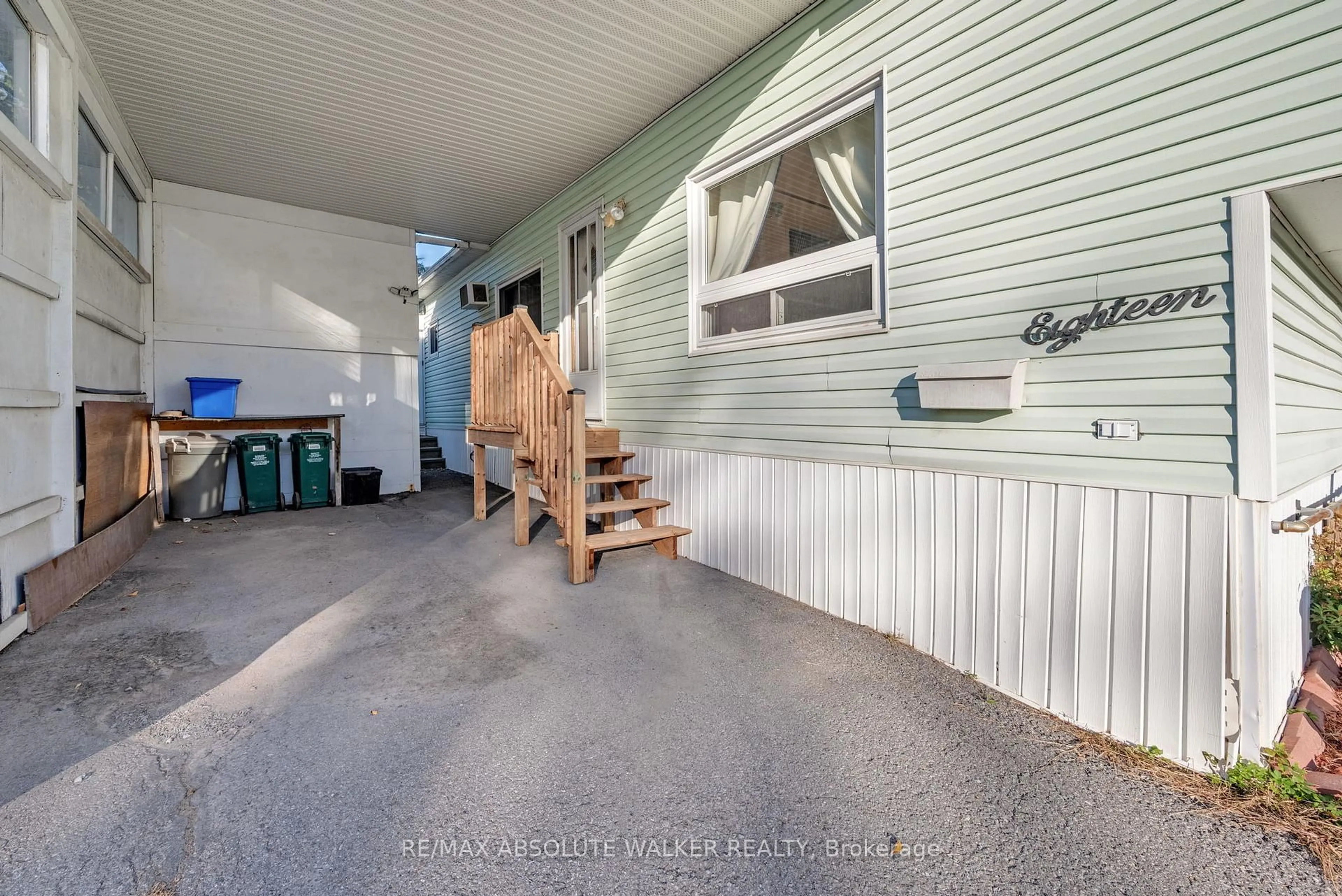 Unknown for 18 Tracy Ave, Ottawa Ontario K2H 7P7