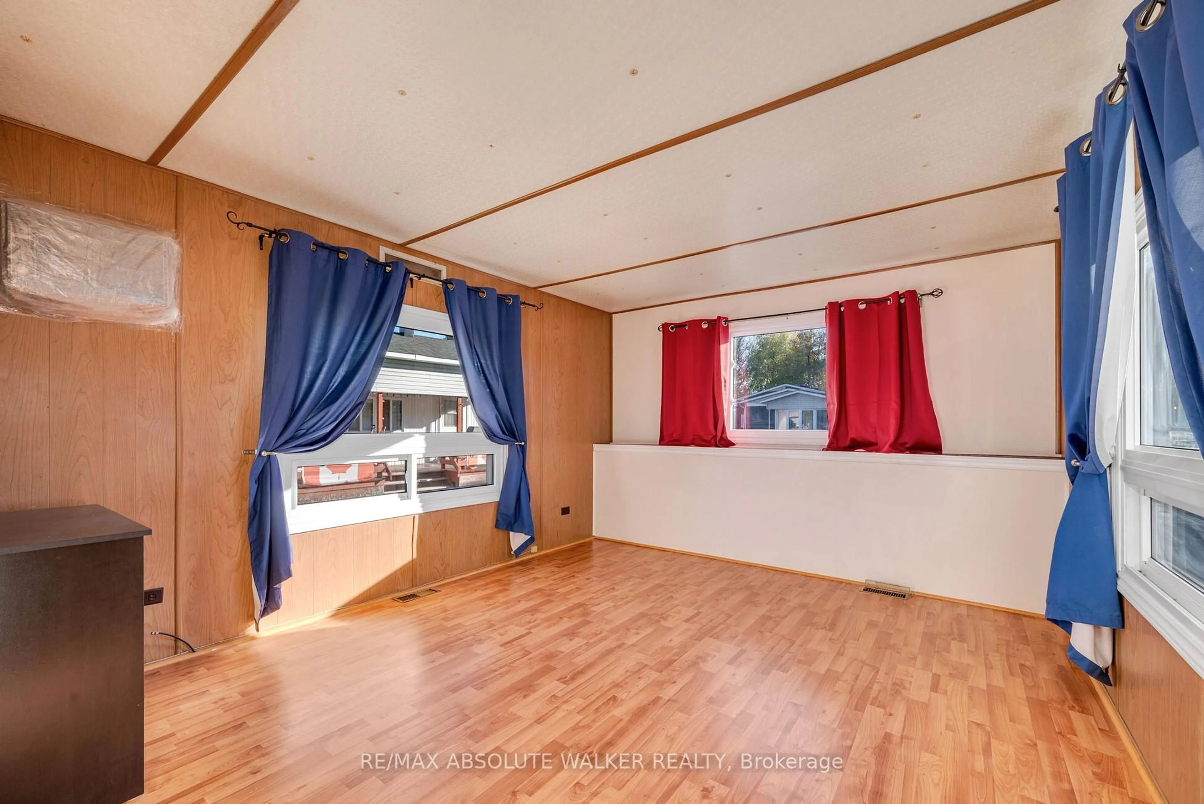 A pic of a room for 18 Tracy Ave, Ottawa Ontario K2H 7P7